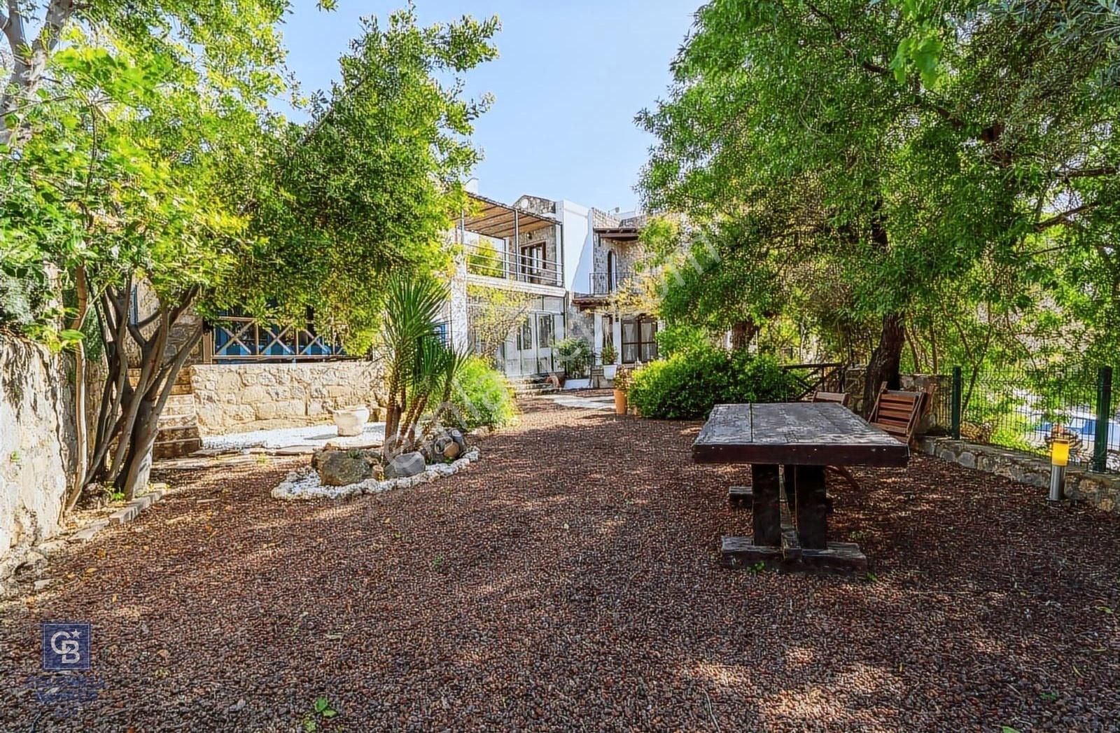 Bodrum Yalıkavak'ta İki Bağımsız Yapıdan Oluşan Satılık Villa