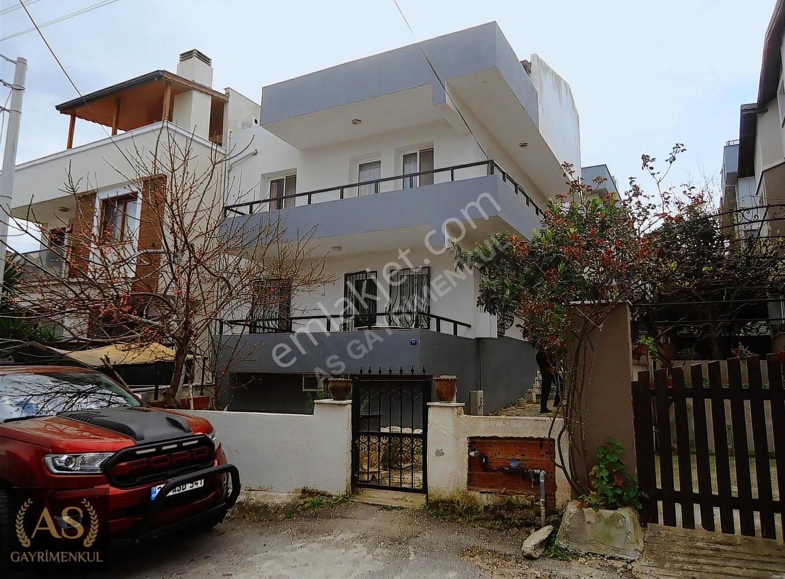 Urla Maraşal Fevzi Çakmak Mh De 5+1 Villa