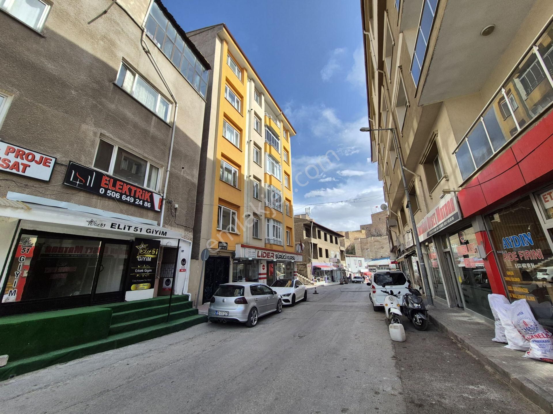 Yağmurlardan Çarşı İçinde 1+1 Satılık Daire