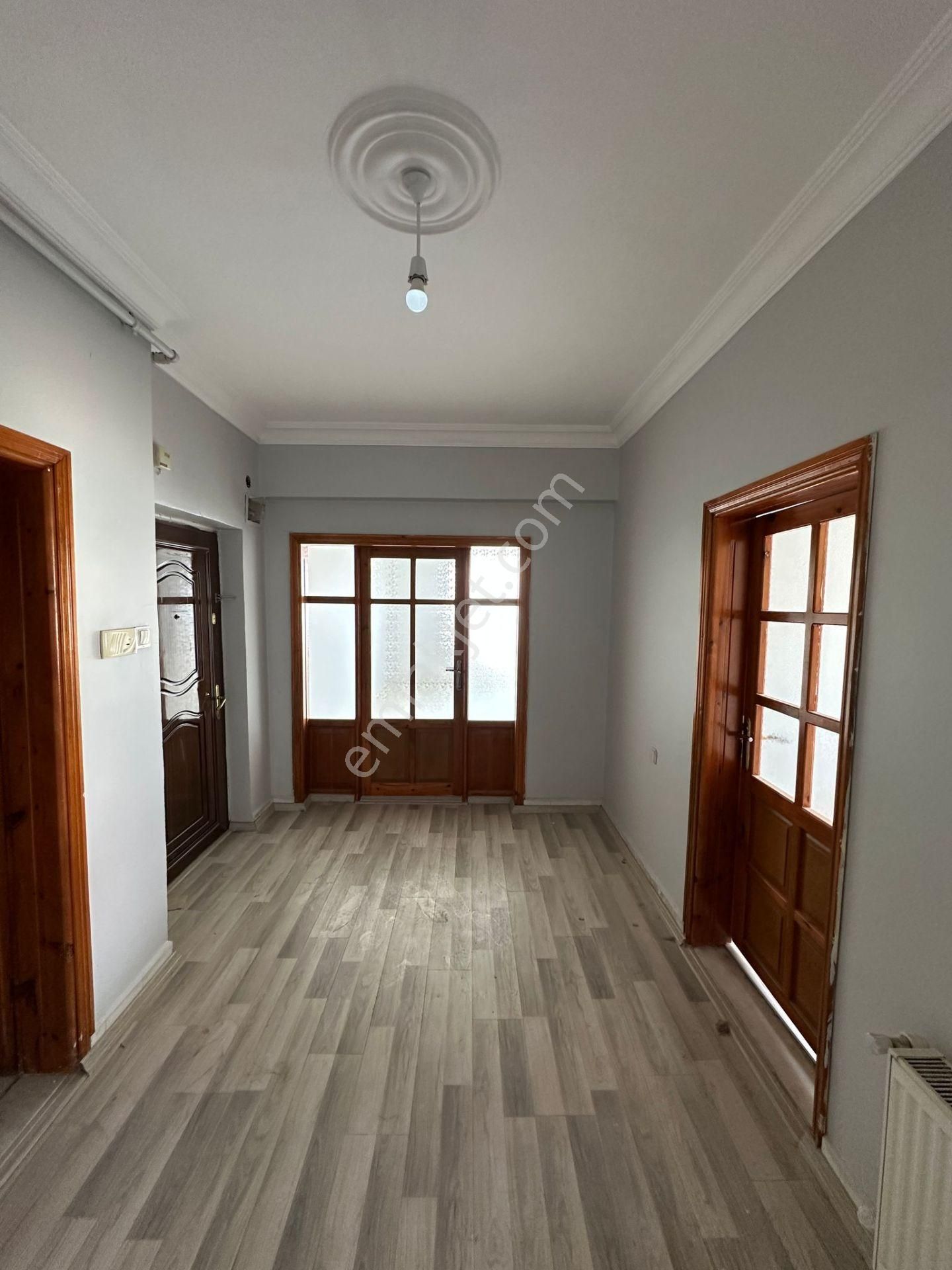 Van İpekyolu Selimbey Mah. İlhami Çakırtaş Emlak A.ş.'den İskele Cad. Satılık Site İçi 3+1 Daire