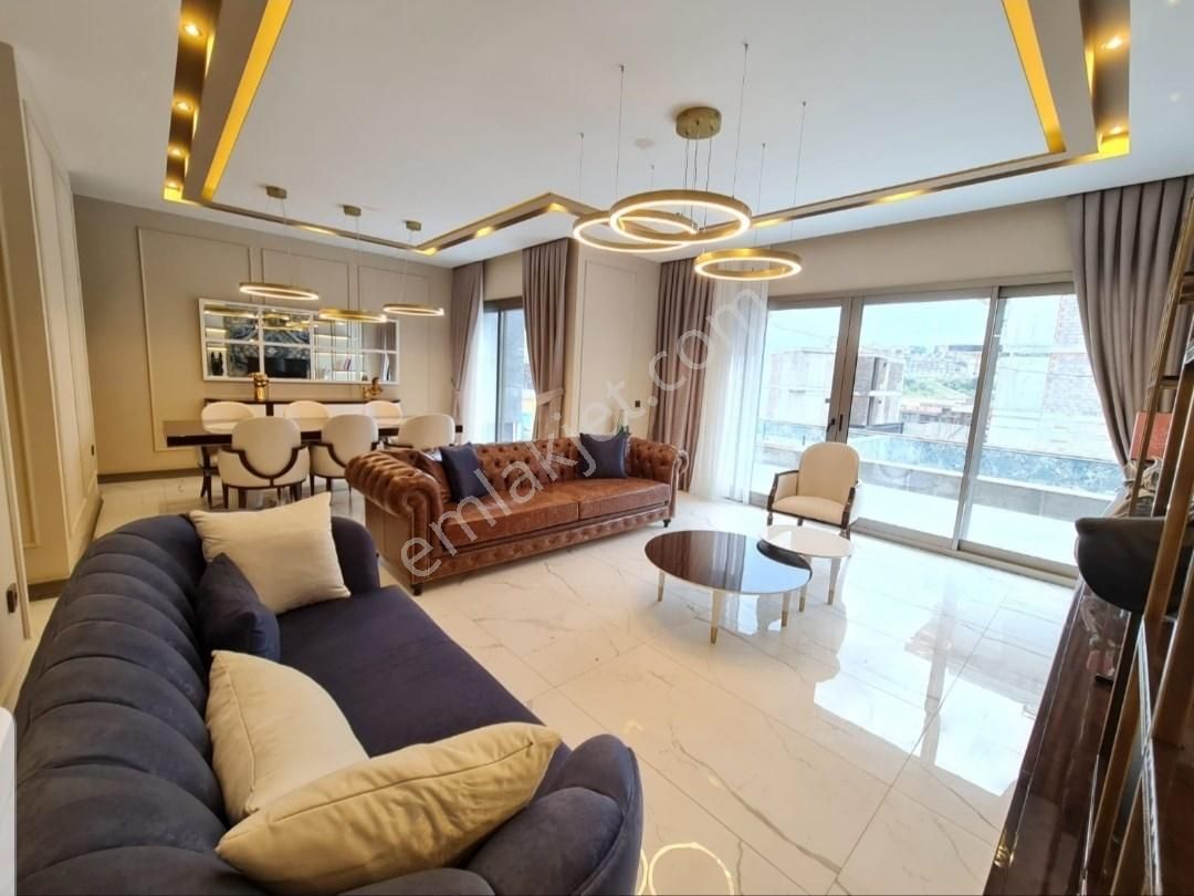 Kusadasi Ege Mahallesinde Luks Loft 3 +1 Daireler