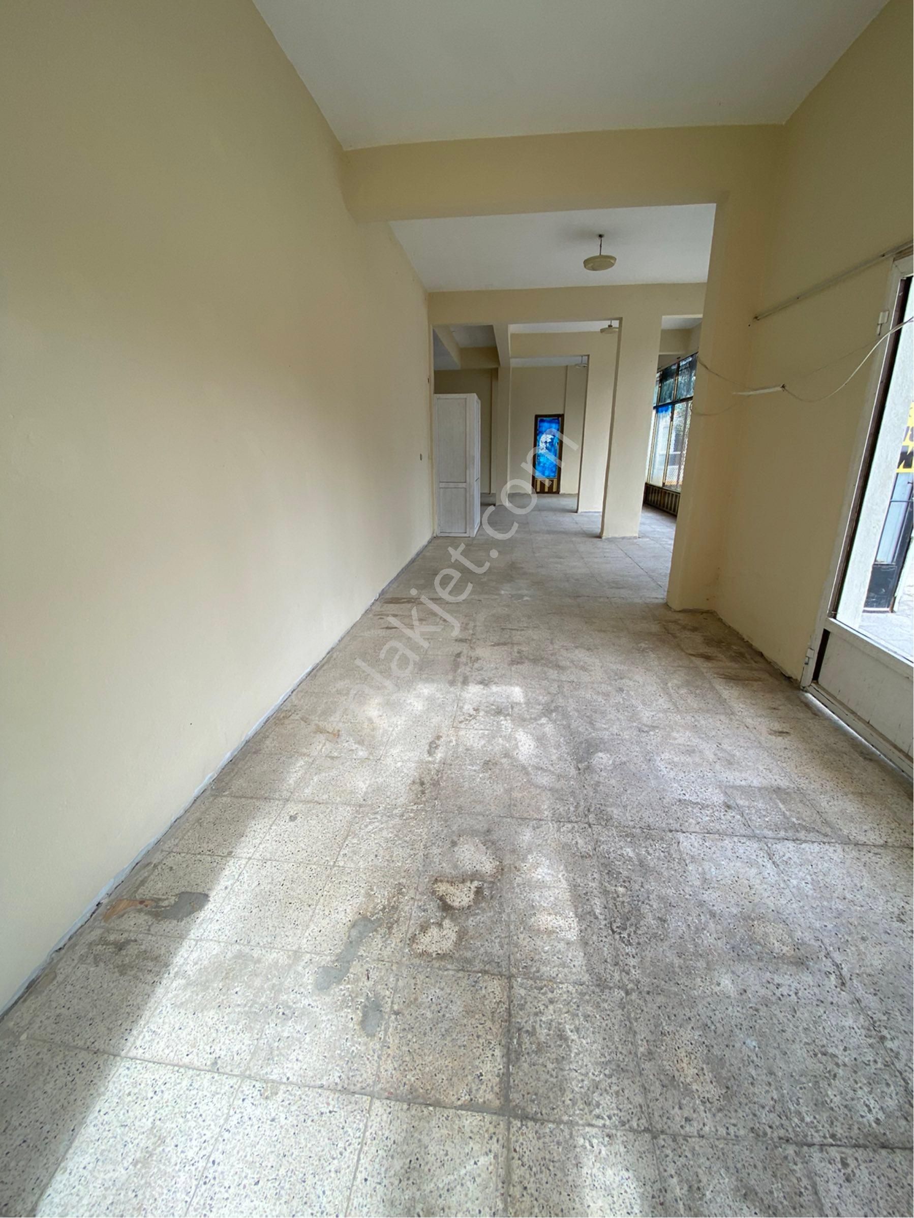 Yalı Mahallesi’nde Merkezi Konumda Geniş Kiralık Dükkan - Görsel 5