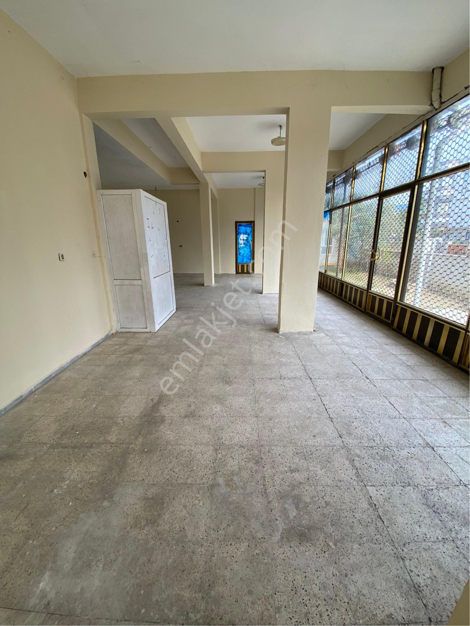 Yalı Mahallesi’nde Merkezi Konumda Geniş Kiralık Dükkan - Görsel 4