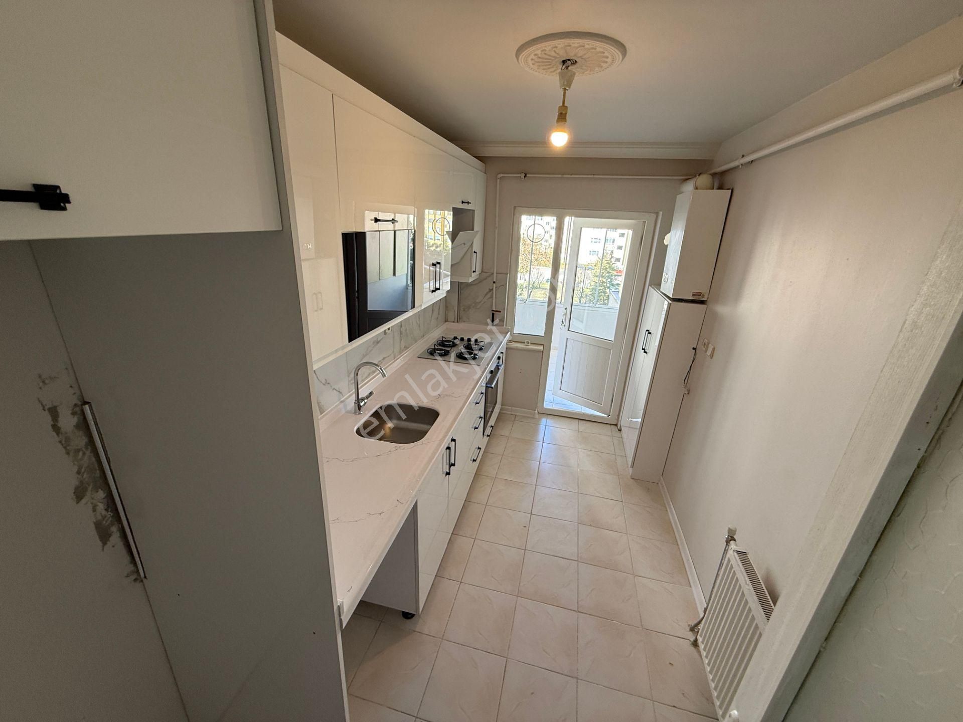 Sincan Yenıkent 29 Ekım Mah Sitede Asansörlu 135m2 Satılık Daire