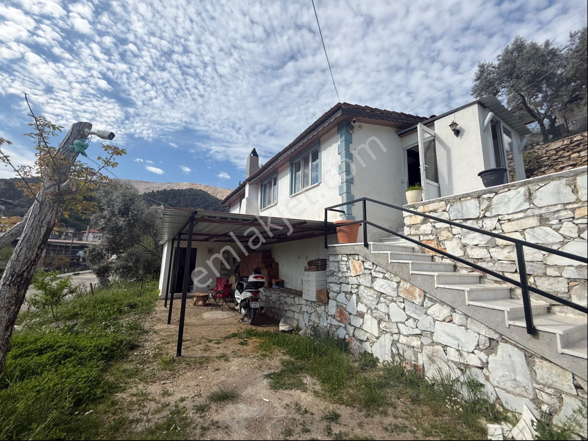 Kozağaç’ta İçerisinde Kuyu Ve Kargir Evi Olan Bahçe