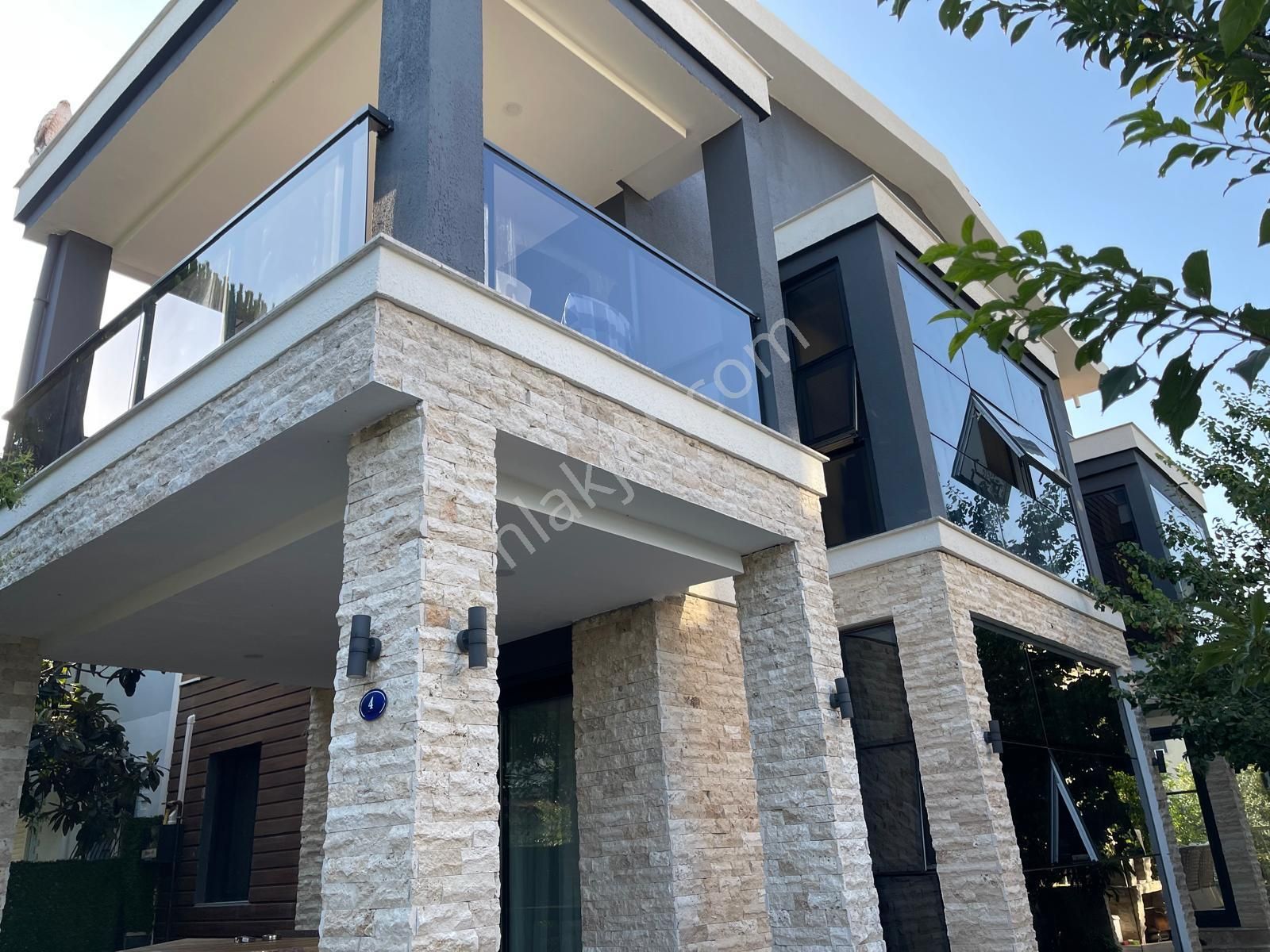 İzmir Urla'da Full Yapılı Lüks Triblex Villa - Görsel 7