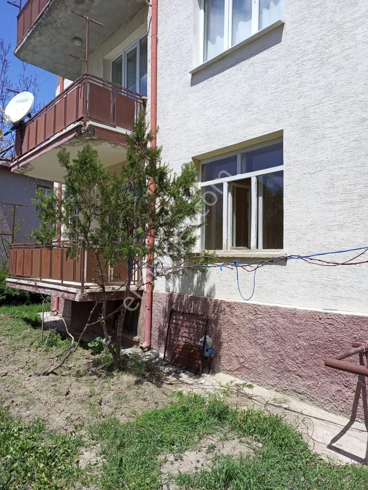 Kapalı Pazar Yakınında Satılık 2+ 1 Geniş Daire (öğütlü Emlak'tan)
