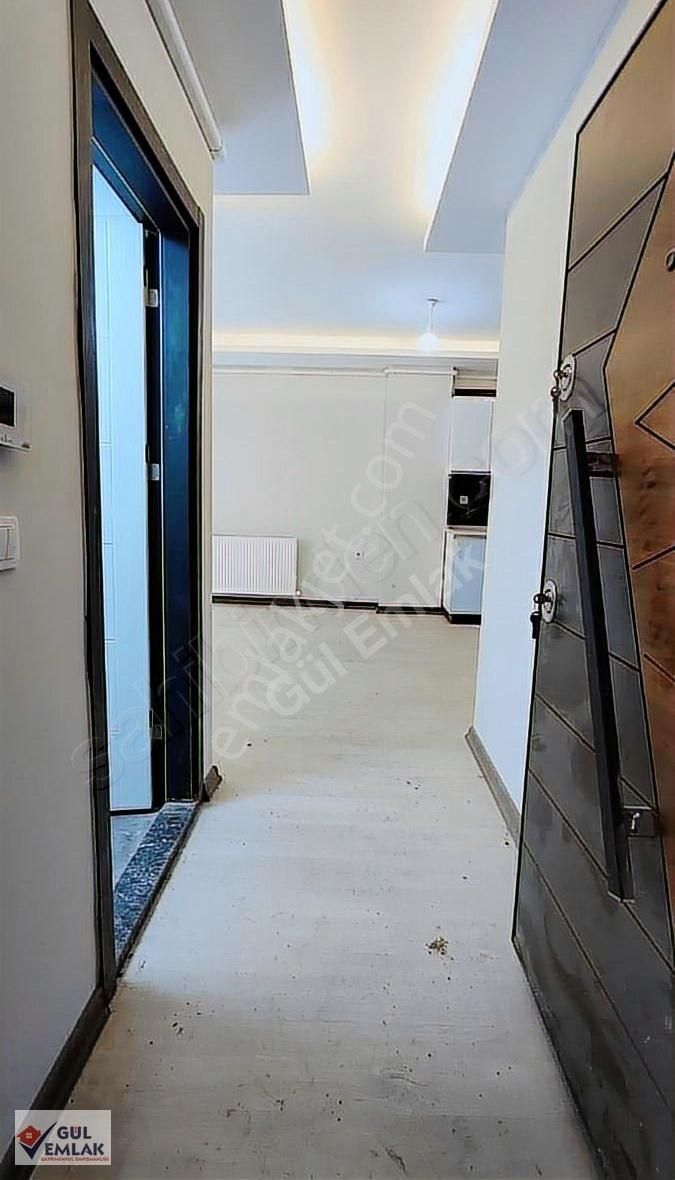 Seferihisar Çarşı Merkezinde Satılık 1+1
