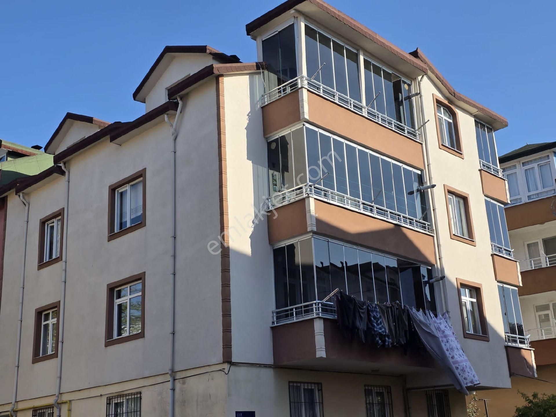 Karşıyaka Da Satılık 110m2 2+1 Beton Çatı Dairesi