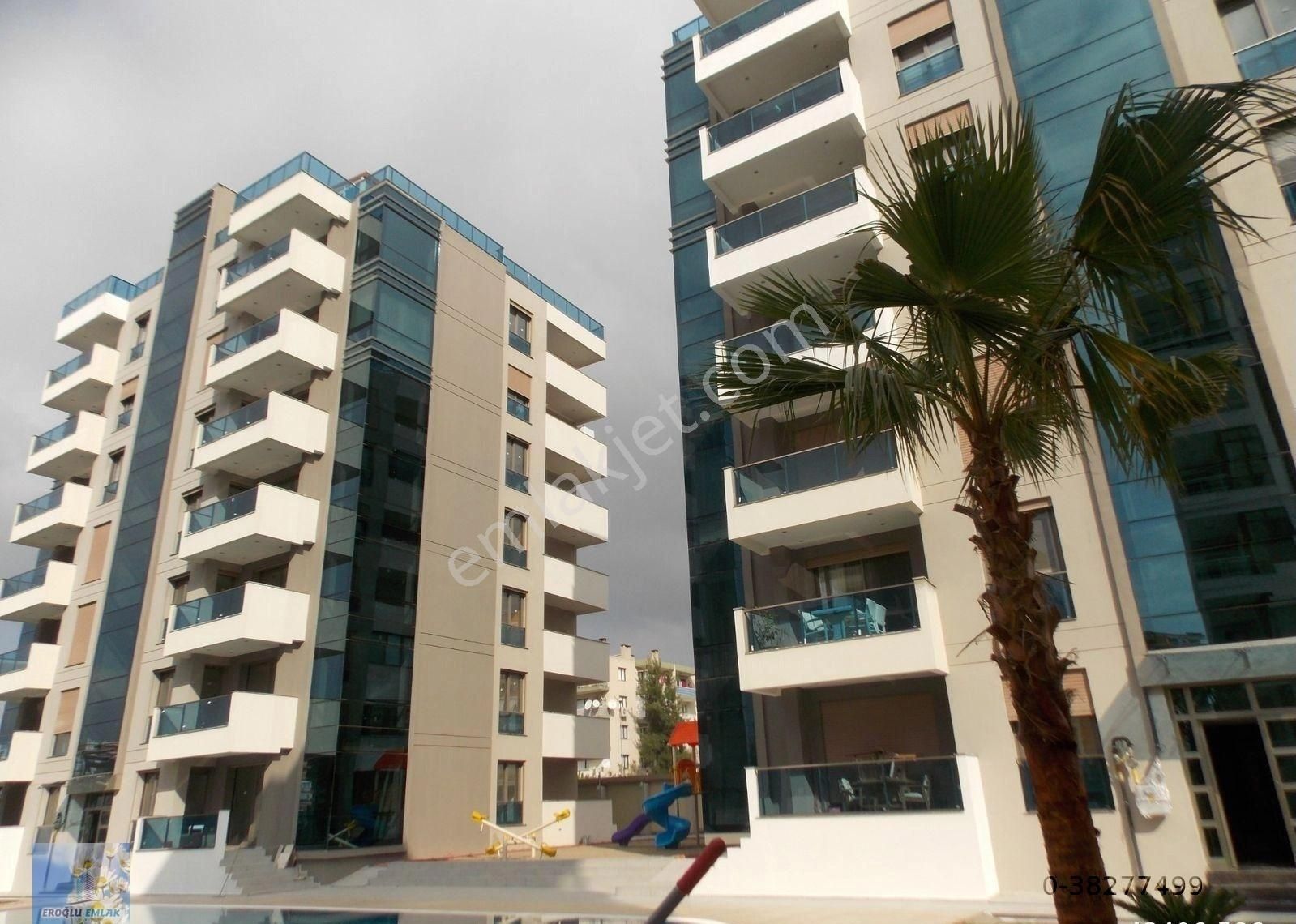 Atşehir Dora Evlerinde Güvenlikli Havuzlu 3+1 Kiralık Daire