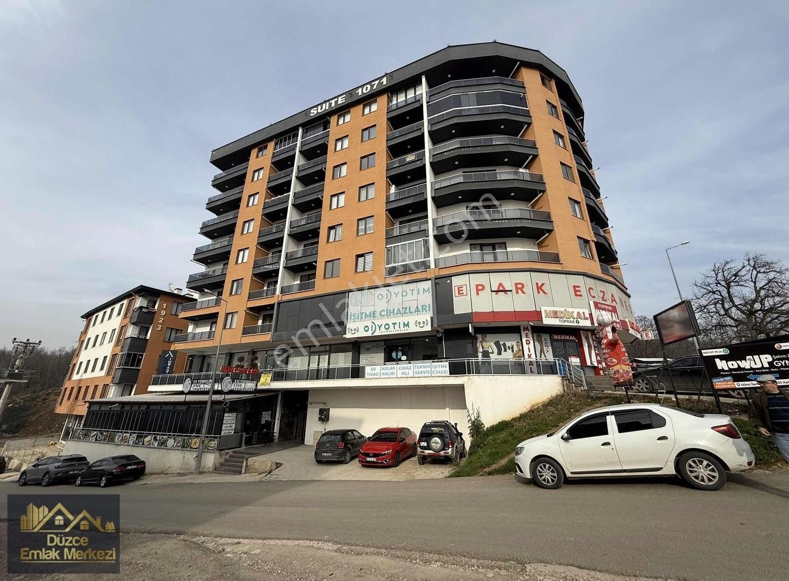 Konuralp Hastane Yanı Suıt 1071 Sitesi Ara Kat Satılık 1+1 Daire