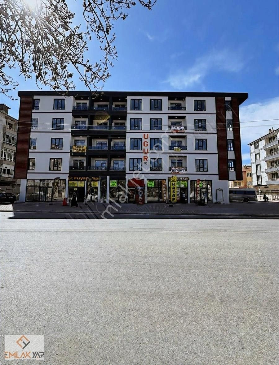 Emlakyap'tan Mengenede Cadde Üzeri Satılık 3+1 Daire
