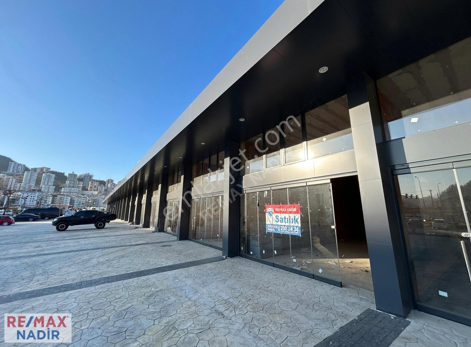 Remax Nadir Galericiler Sitesinde 88m2 Sıfır Dükkan