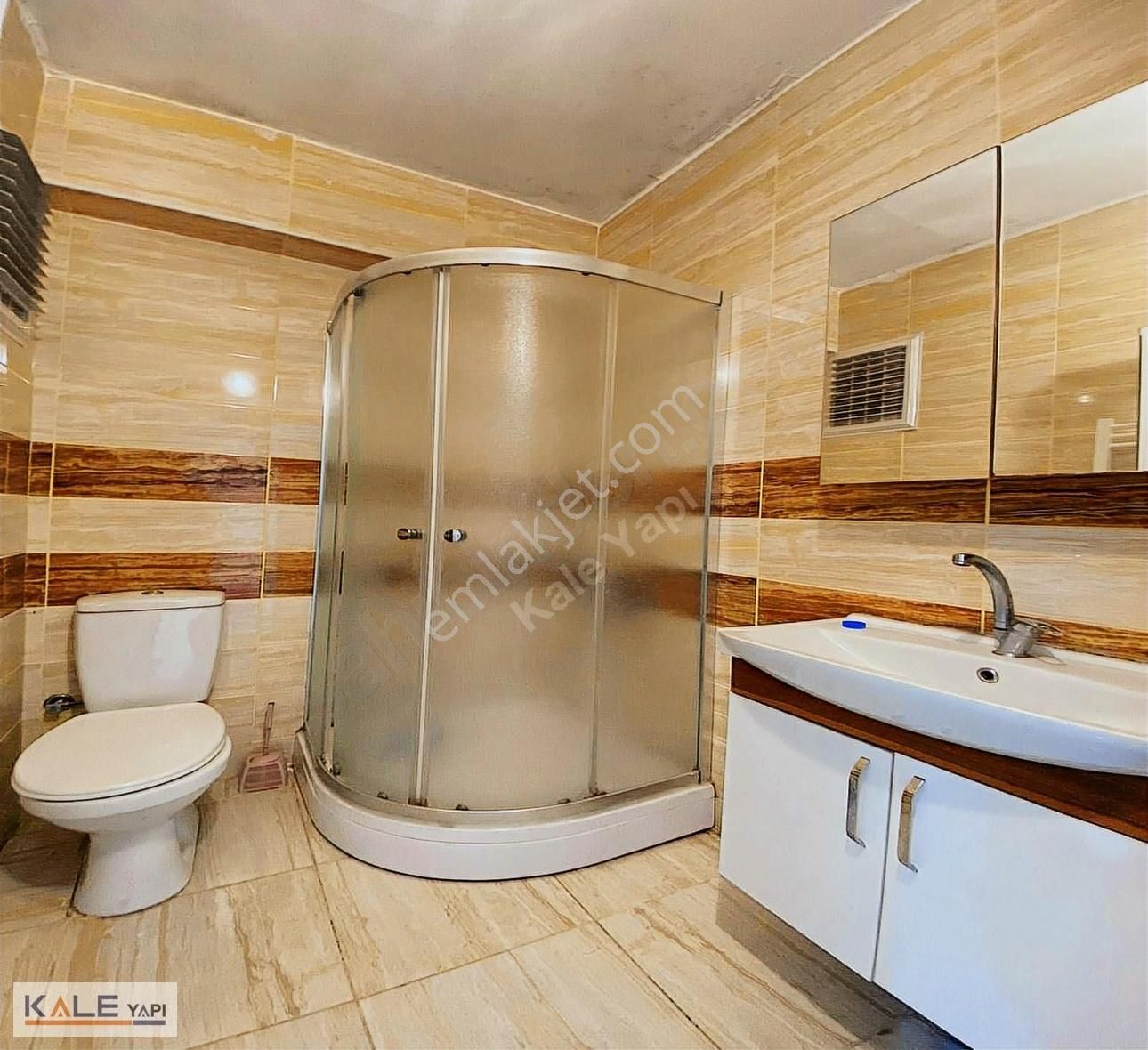 Bahçeşehir Konumunda Satılık 2+1 Tek Daire Üzerine