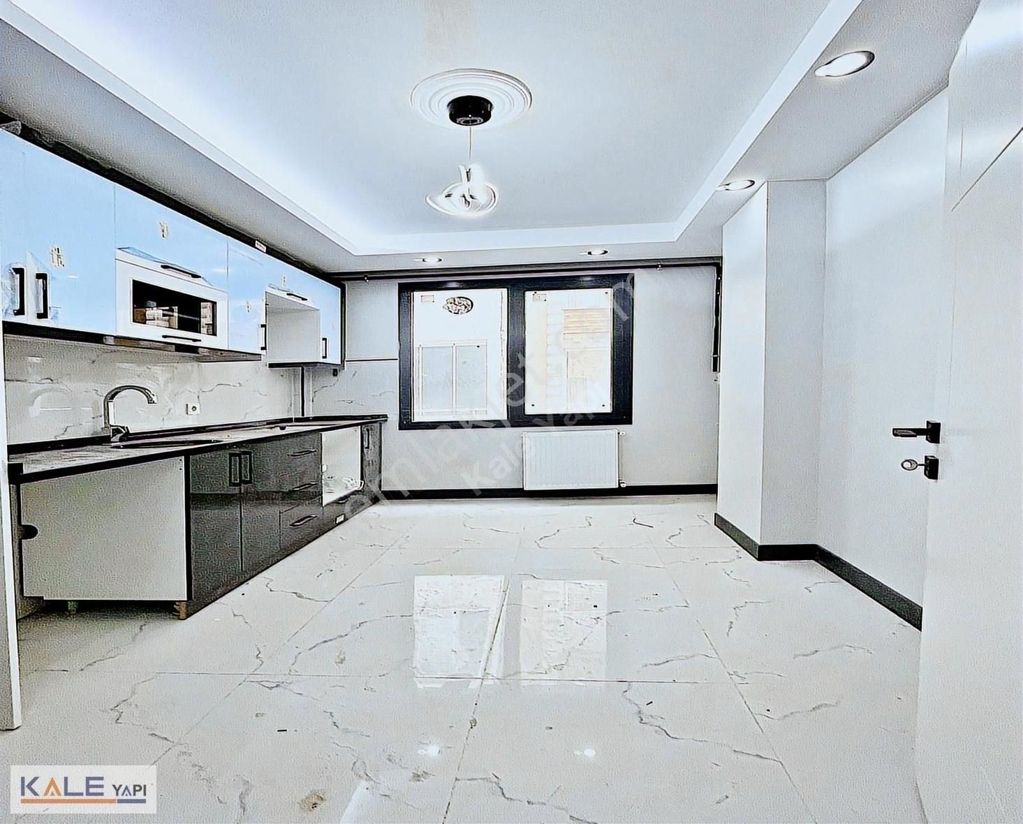 Bahçeşehir Lokasyonunda 2+1 Sıfır Satılık Daire