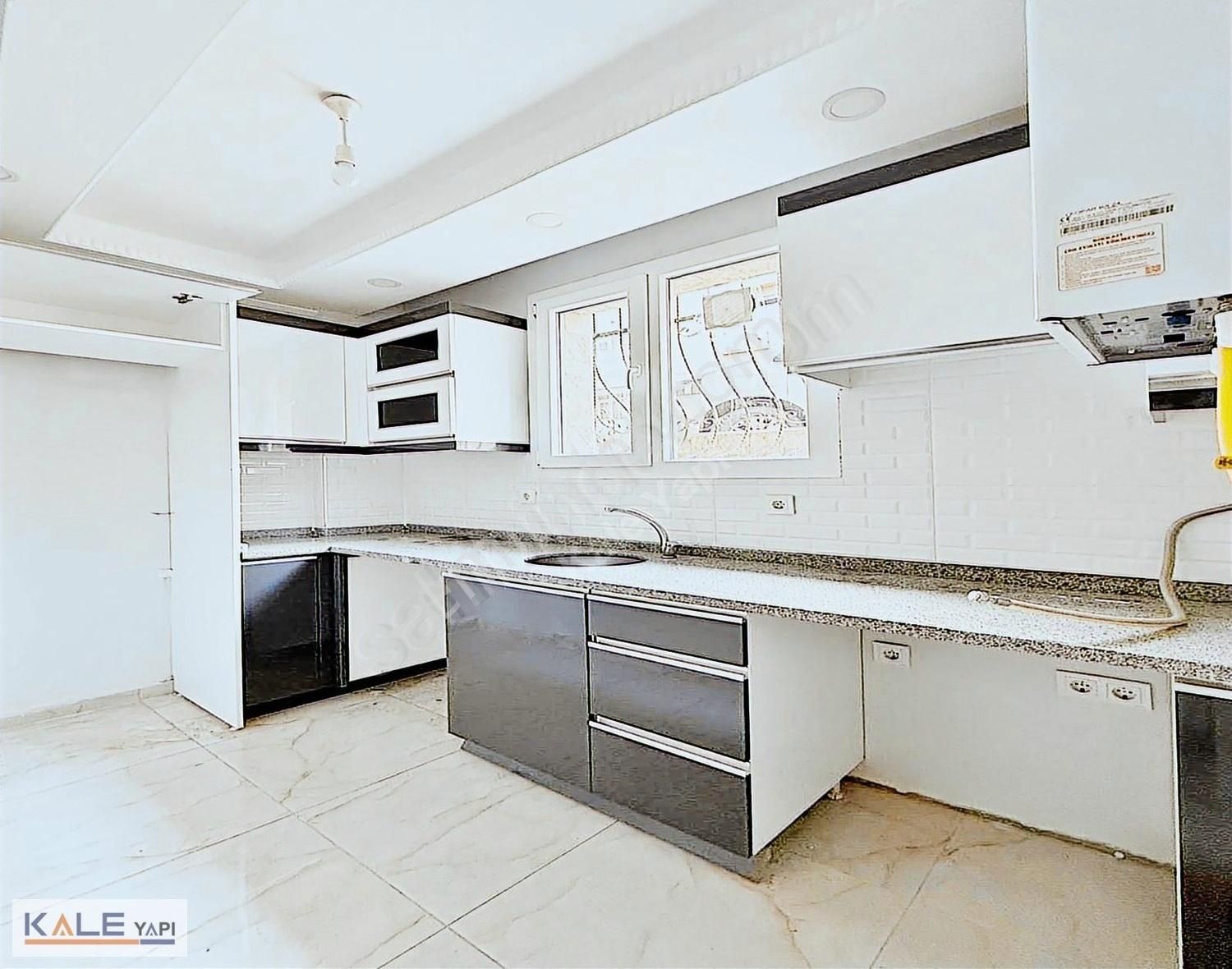 Beylikdüzü Kaleden Metrobüsün Dibinde Köşe 1+1 Satılık Daire