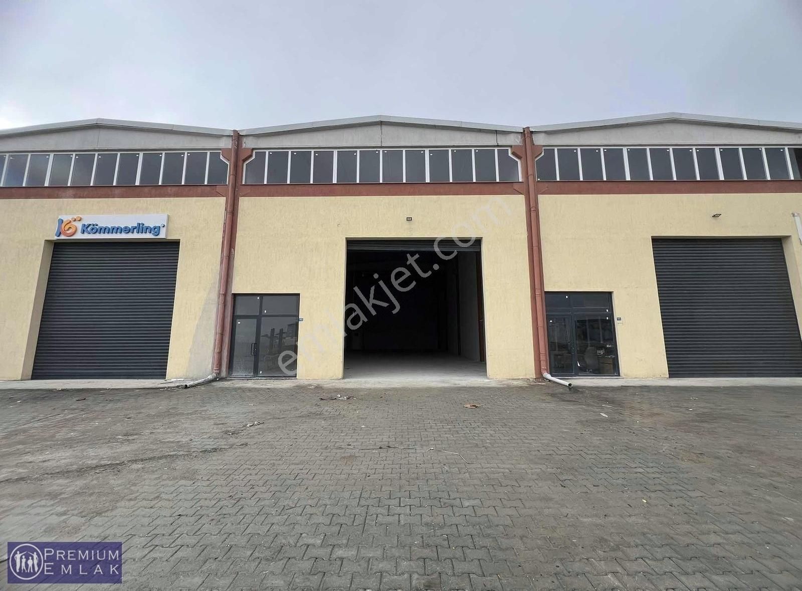 Premium'da 2.küçük Sanayi Arkası Kapalı Alan400m² Kiralık Dükkan