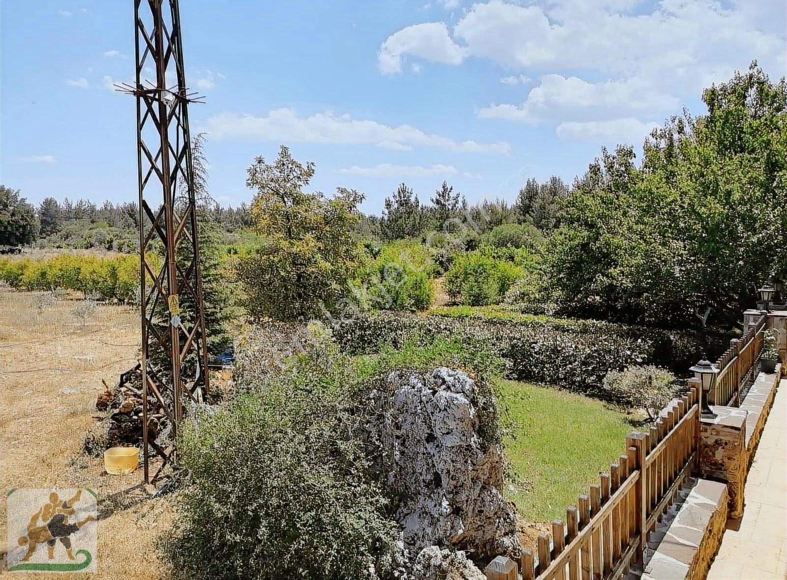 15.406 M2 Arazi İçerisin'de 200 M2 Taş Villa Mevcuttur