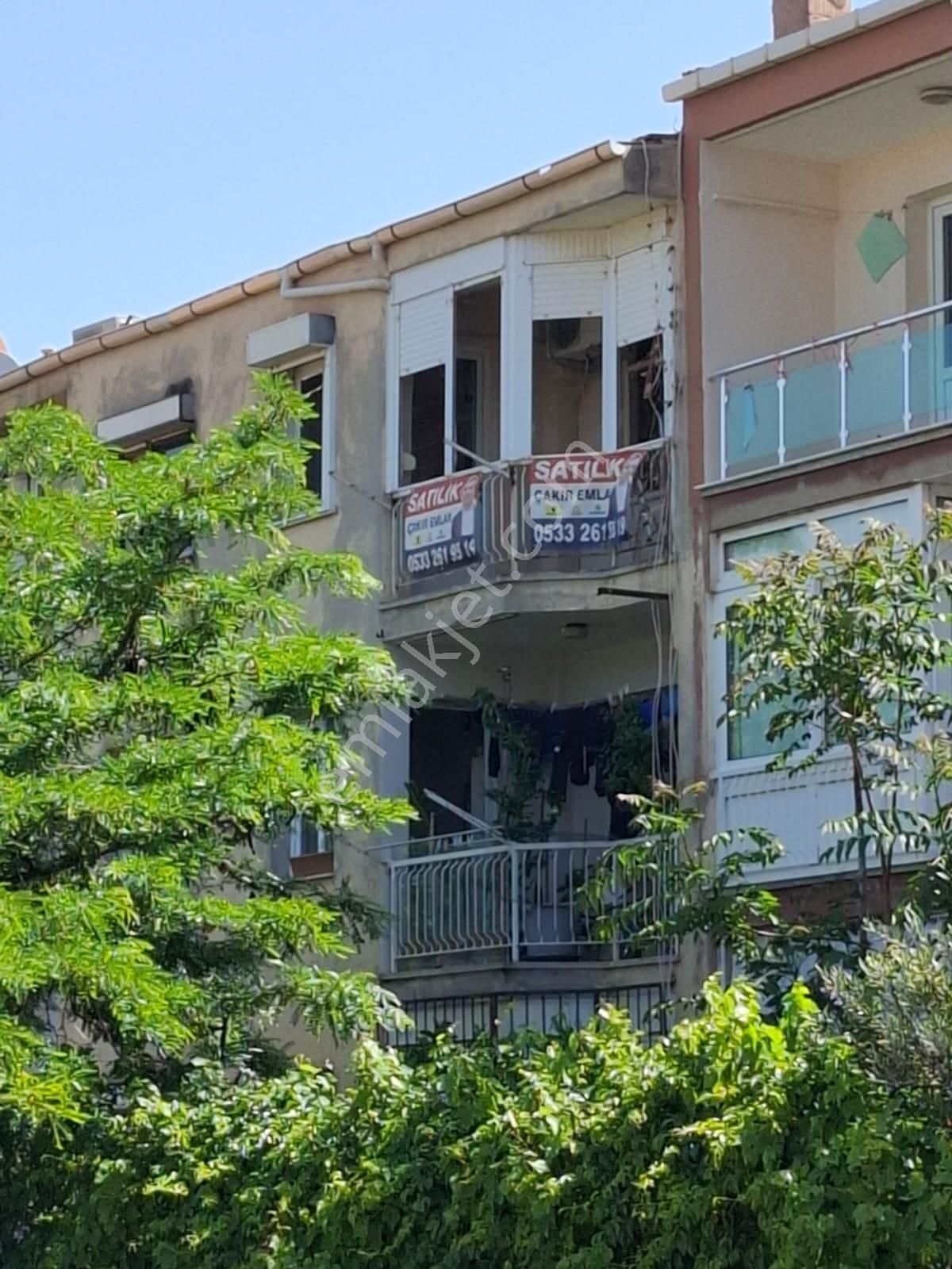 Balçova Anadolu Lisesi Yanı, Kilerli, Ayrı Mutfaklı, Çift Tuvaletli Satılık 2+1 Daire