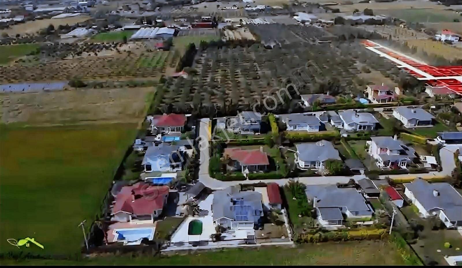 Real Center//urla Kuşçularda Fırsat 251m2 Parsel