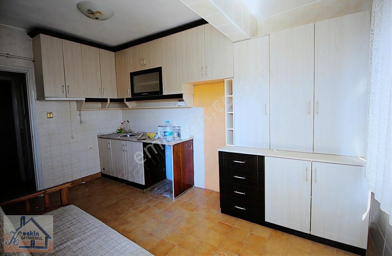 Keskinden Ayvansaray Molla Aşkın Da Satılık 2+1 Ara Kat Daire