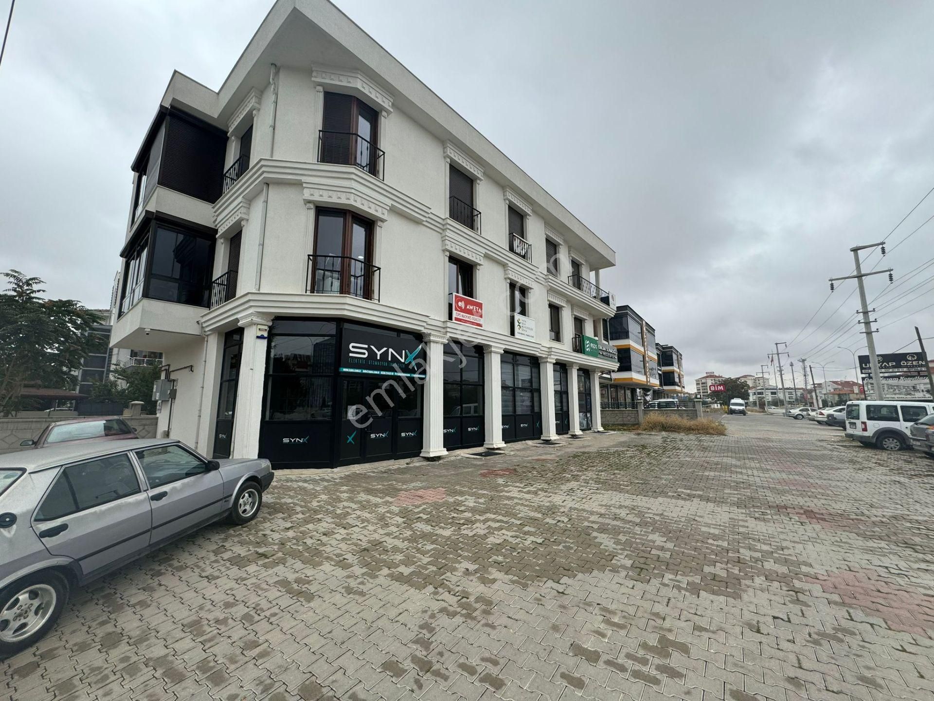 Cumhuriyet Mahallesinde Satılık 4+1 Daire