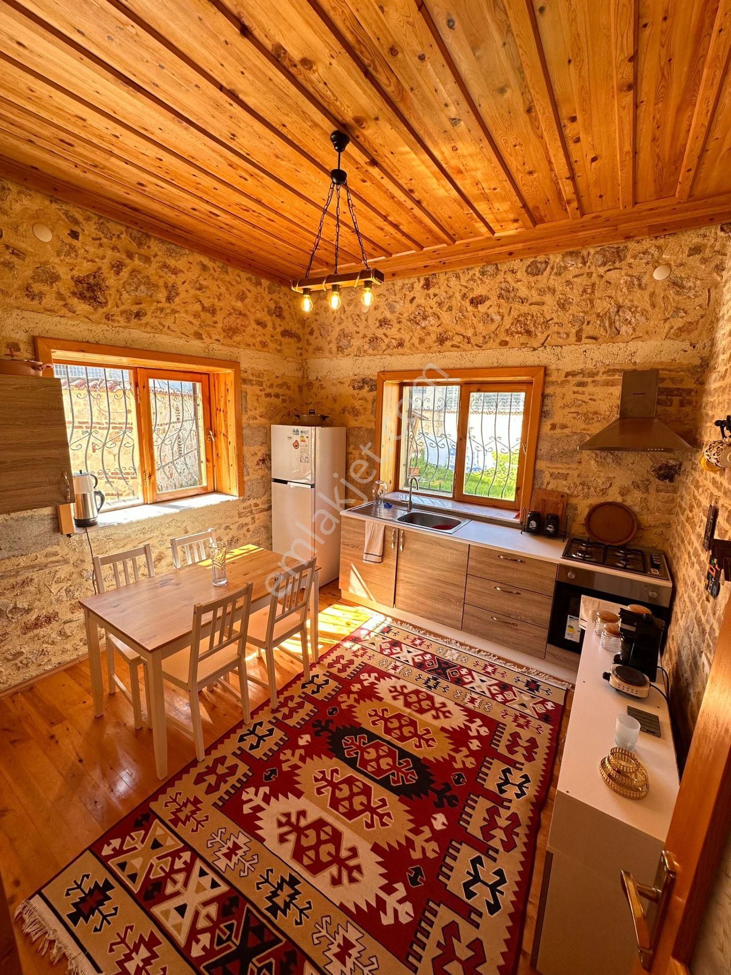 Kaleiçinde Lüks Yapılı 2+1 Villa - Görsel 5