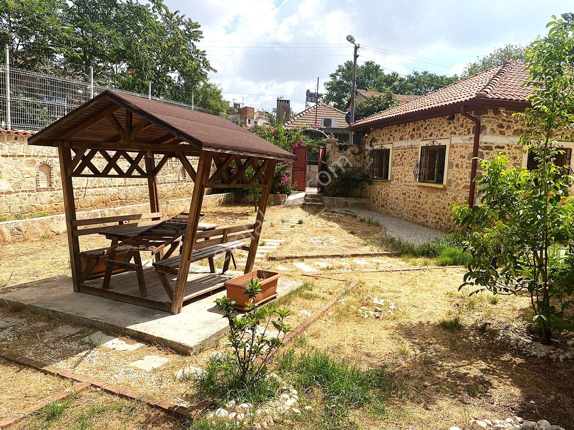 Kaleiçinde Lüks Yapılı 2+1 Villa - Görsel 2