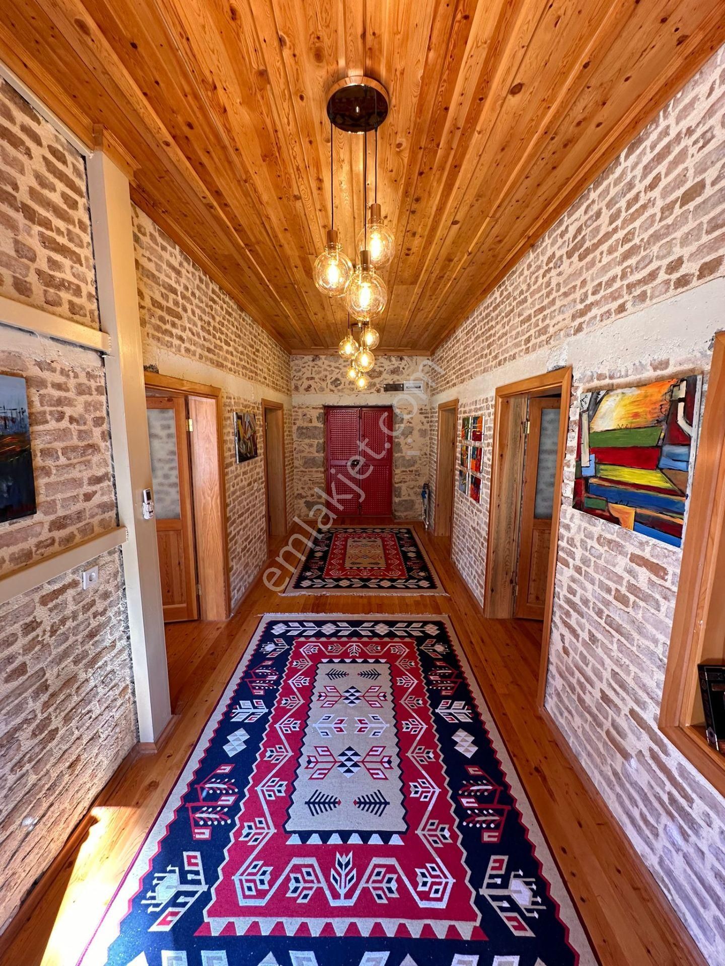 Kaleiçinde Lüks Yapılı 2+1 Villa - Görsel 7