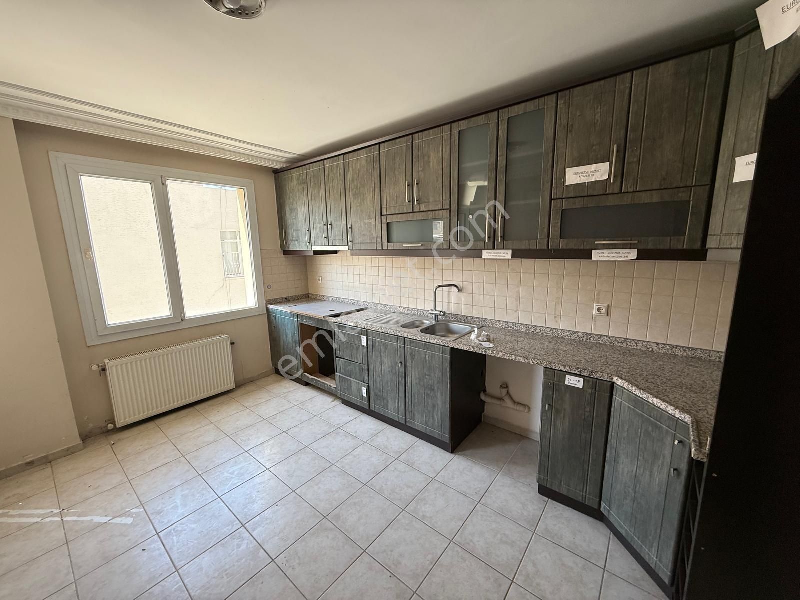 Zorlu Gayrimenkul'den Cemalpaşa Mah'de Cevat Yurdakul Bul'da 4+1 Aylık Kiralık İşyeri