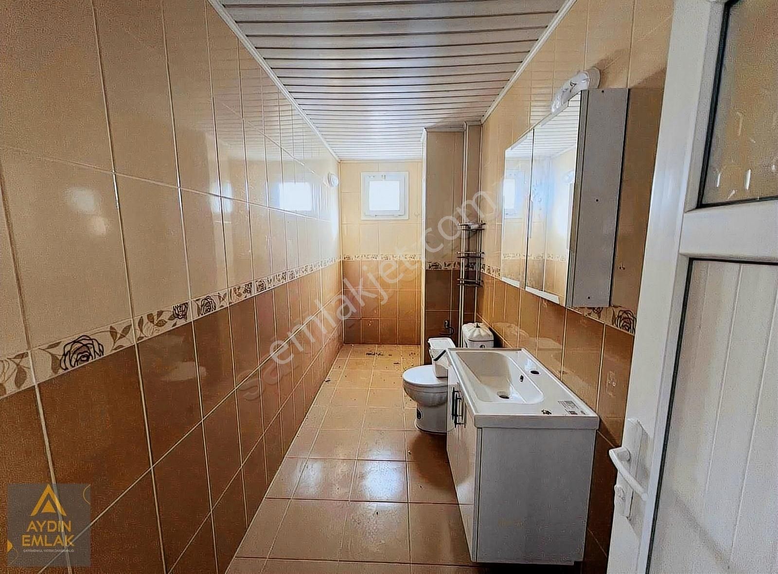 Aydın'dan Yahya Akel Fen Lisesi Civ. 430m2 Arsalı Satılık Villa