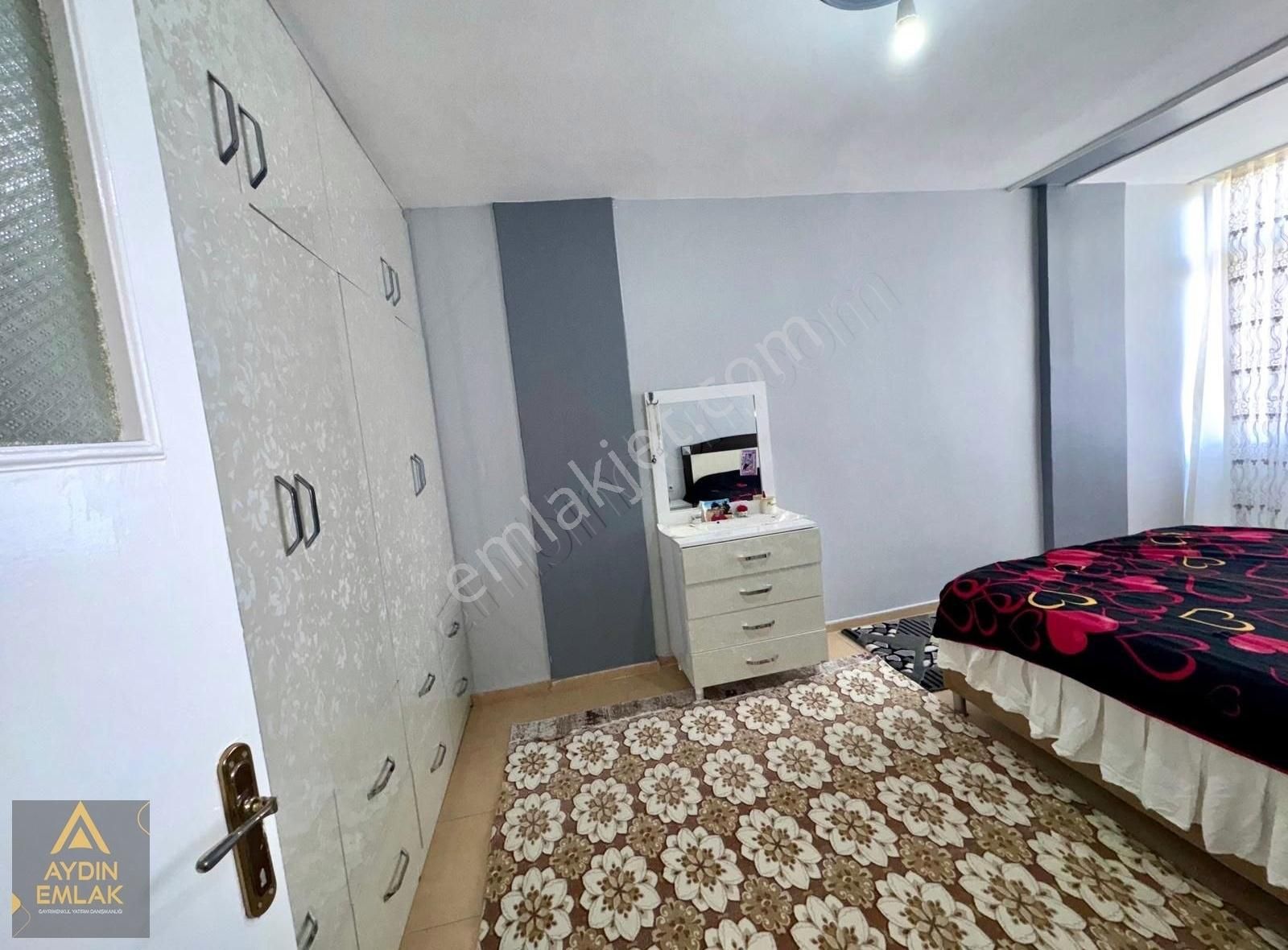 Aydın Dan Merkezi Konumda İçi Yapılı Masrafsız Geniş Oturumlu
