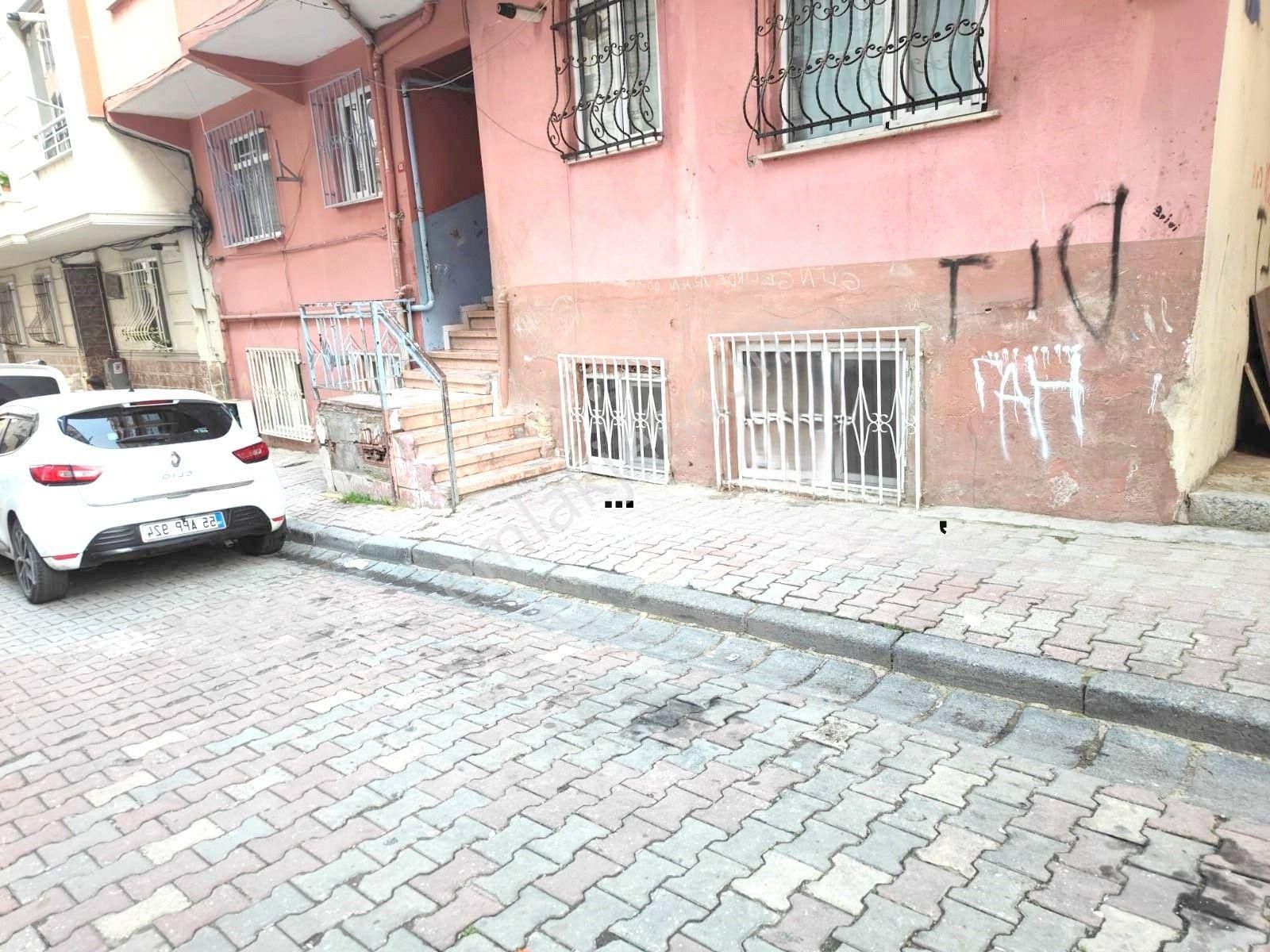 Fatih Emlaktan Masrafsız Kaçaksız 2+1 Hisseli Bahçe Katı
