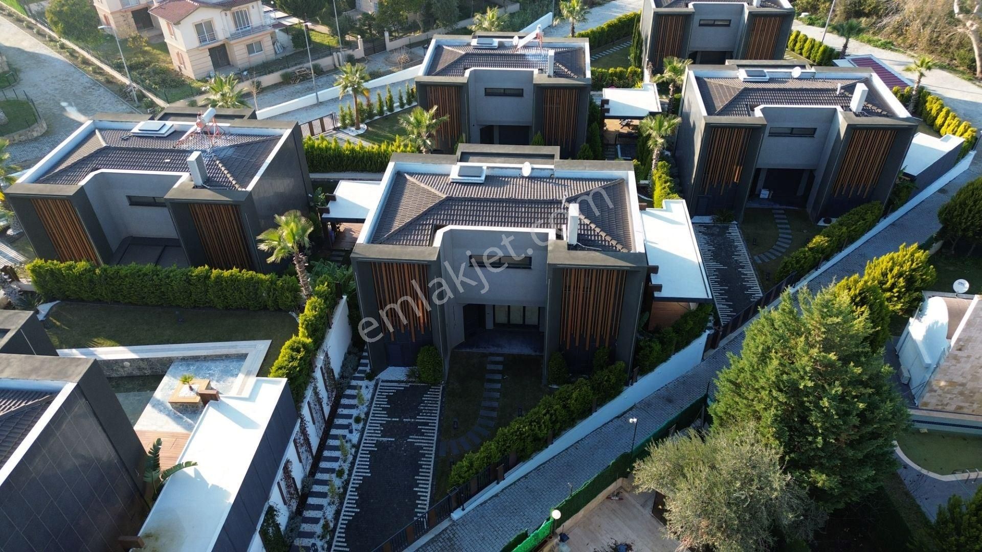 Kuşadası'nda 4+1 Satılık A+++ İşçilikli Dubleks Akıllı Villa