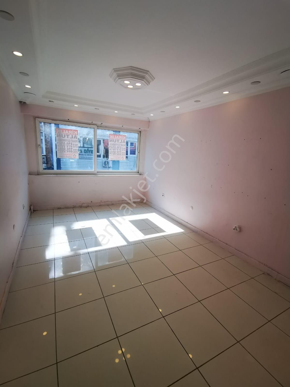 Altun'dan Bakırköy Çarşıda Ptt Yanında 20m2 3.kat Asansörlü Ofis