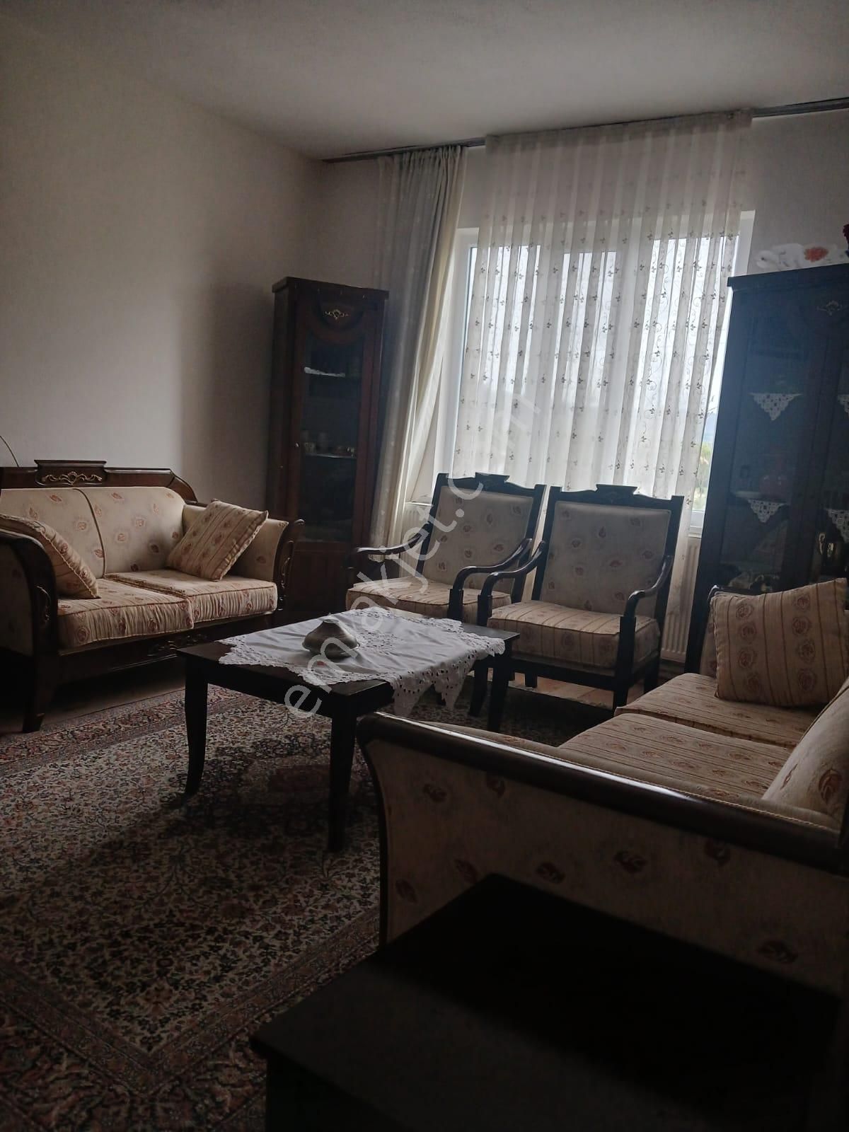Osmancıkta Gemicide Eşyalı Balkonlu Bahçe İçerisinde 1.kat. 3+1