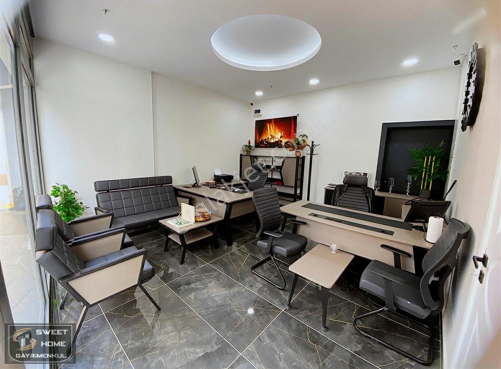 Güngörende Birçok İşletmeye Uygun Ofisli 250 M² Atölye Dükkan