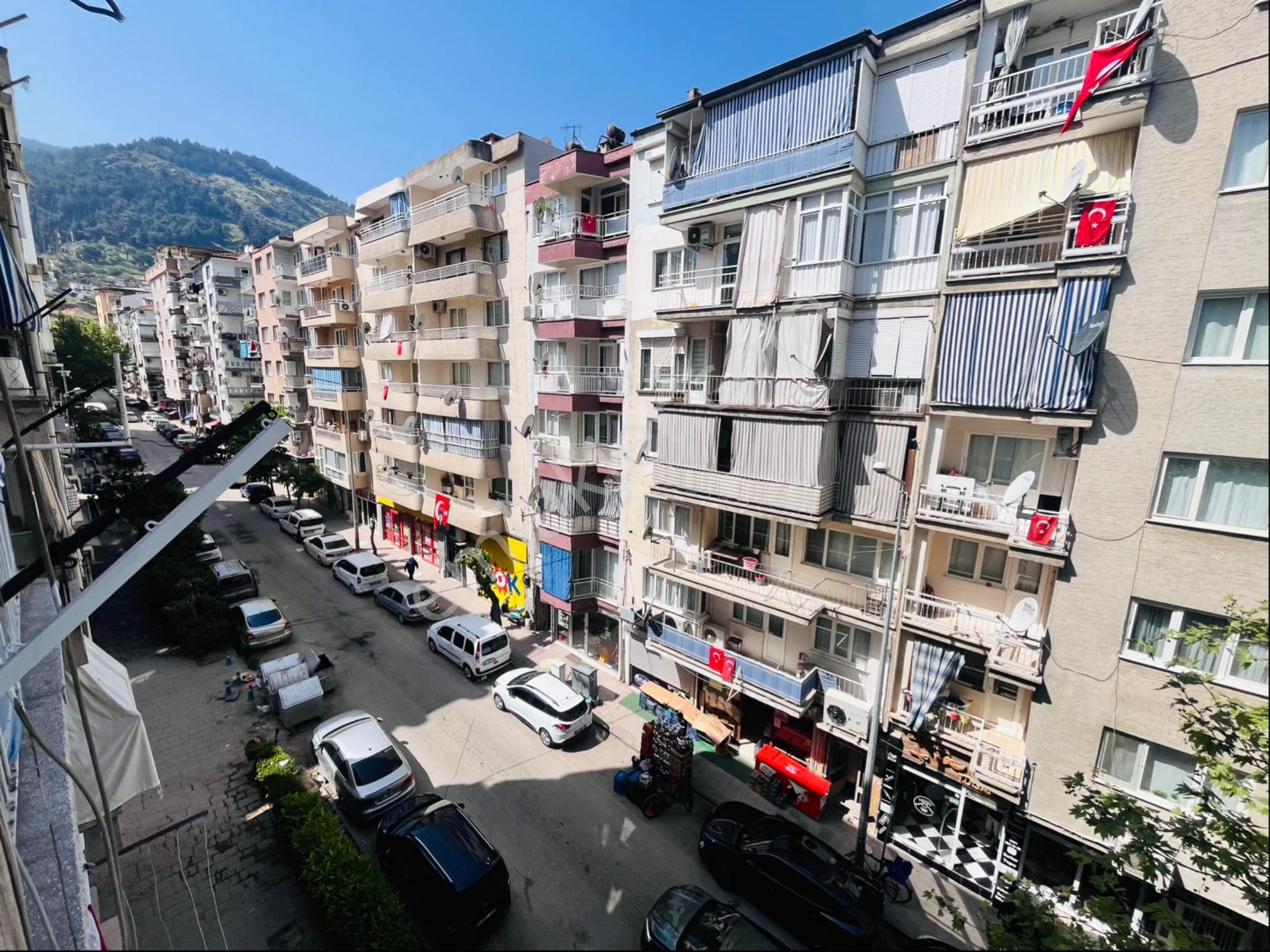 Uzunyol Caddesi Üzeri Arakat 2+1 Çift Cepheli Balkonlu Lüx Daire