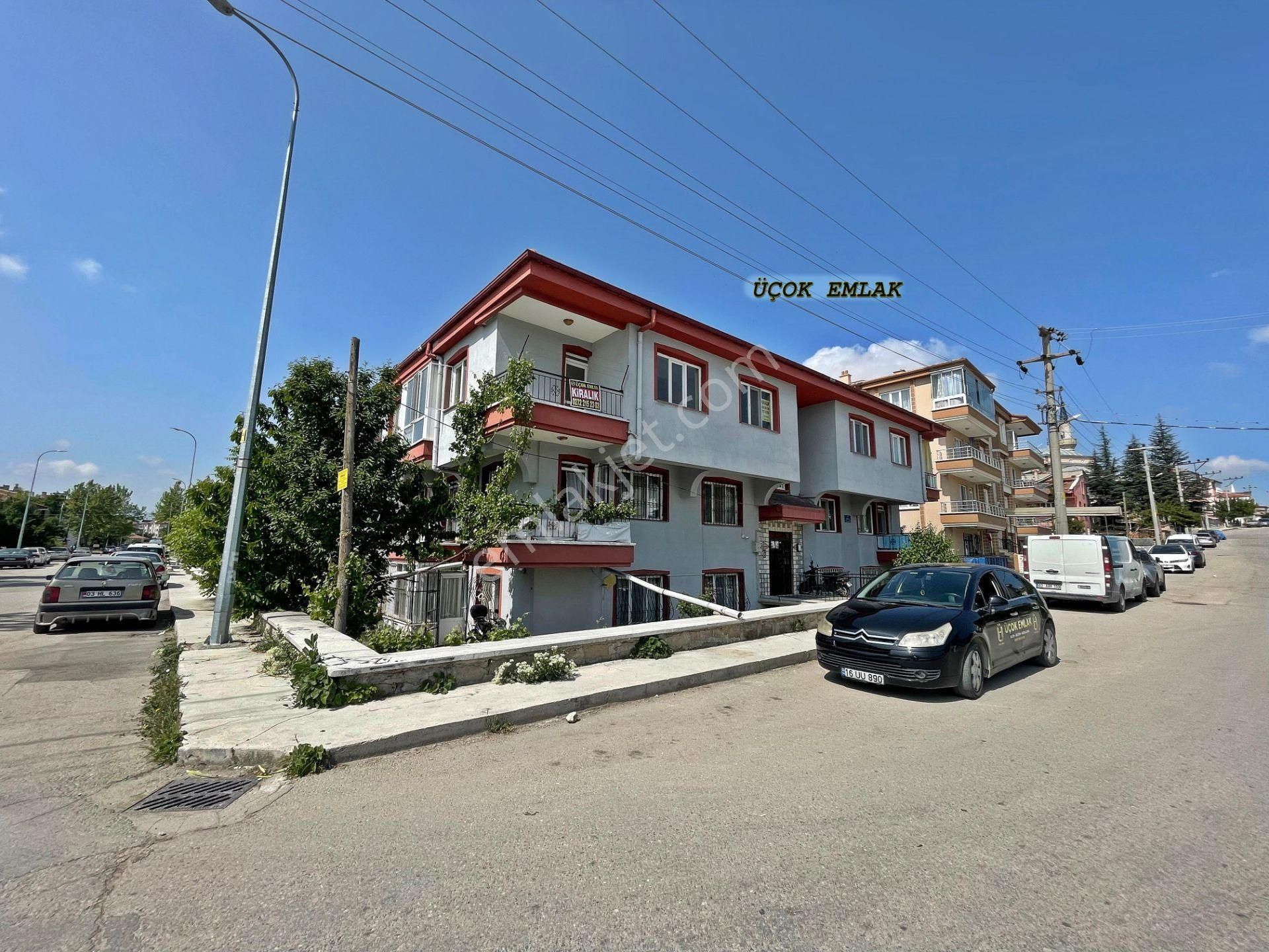 Afyon Üçok Emlaktan Fatih Mah Kiralık 3+1 Temiz Bakımlı Daire