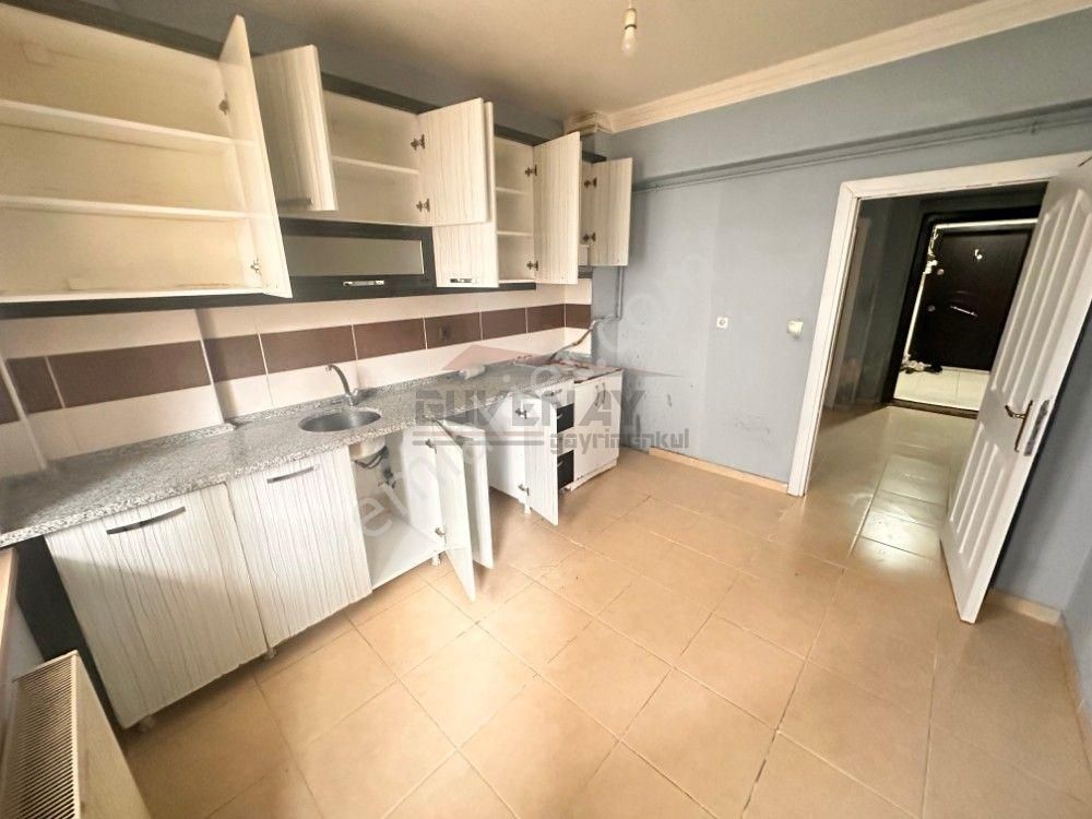 Güvenay - Çorum İkizler Benzinliği Arkası Kiralık 2+1 Daire