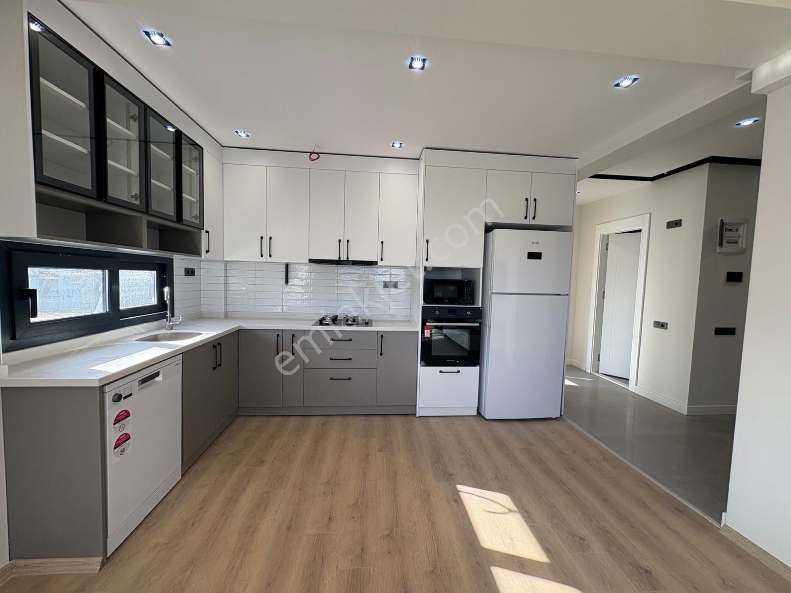Karınca'dan 75.yıl Mh'de Site İçi Ara Kat Aylık Ödemeli 2+1 Kiralık!