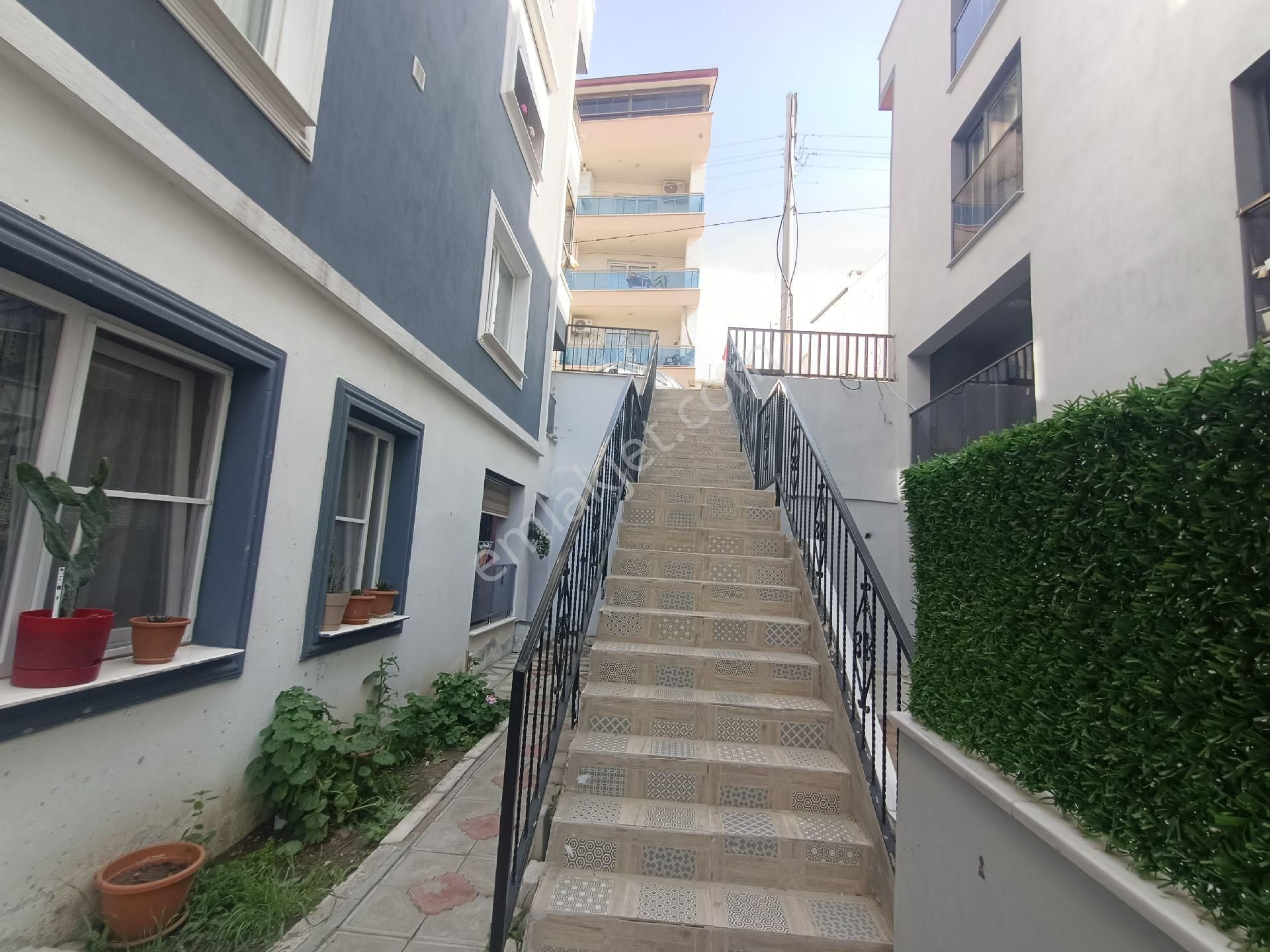Dikili İsmetpaşa Mahallesinde 2+1 Satılık Daire