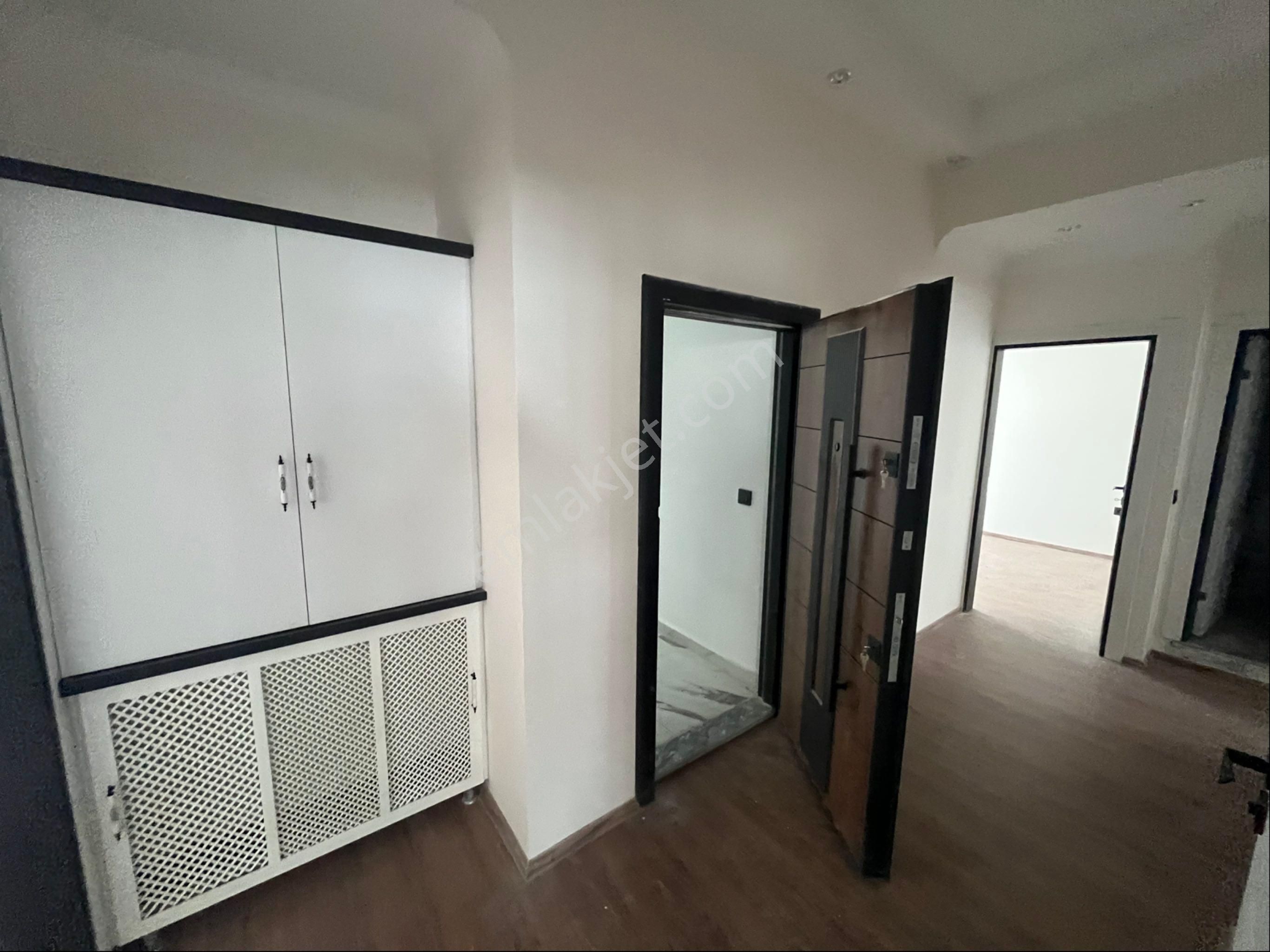 Kücükkuyu ‘da 3+1 Ebeveyn Banyolu Sıfır Daire - Görsel 2