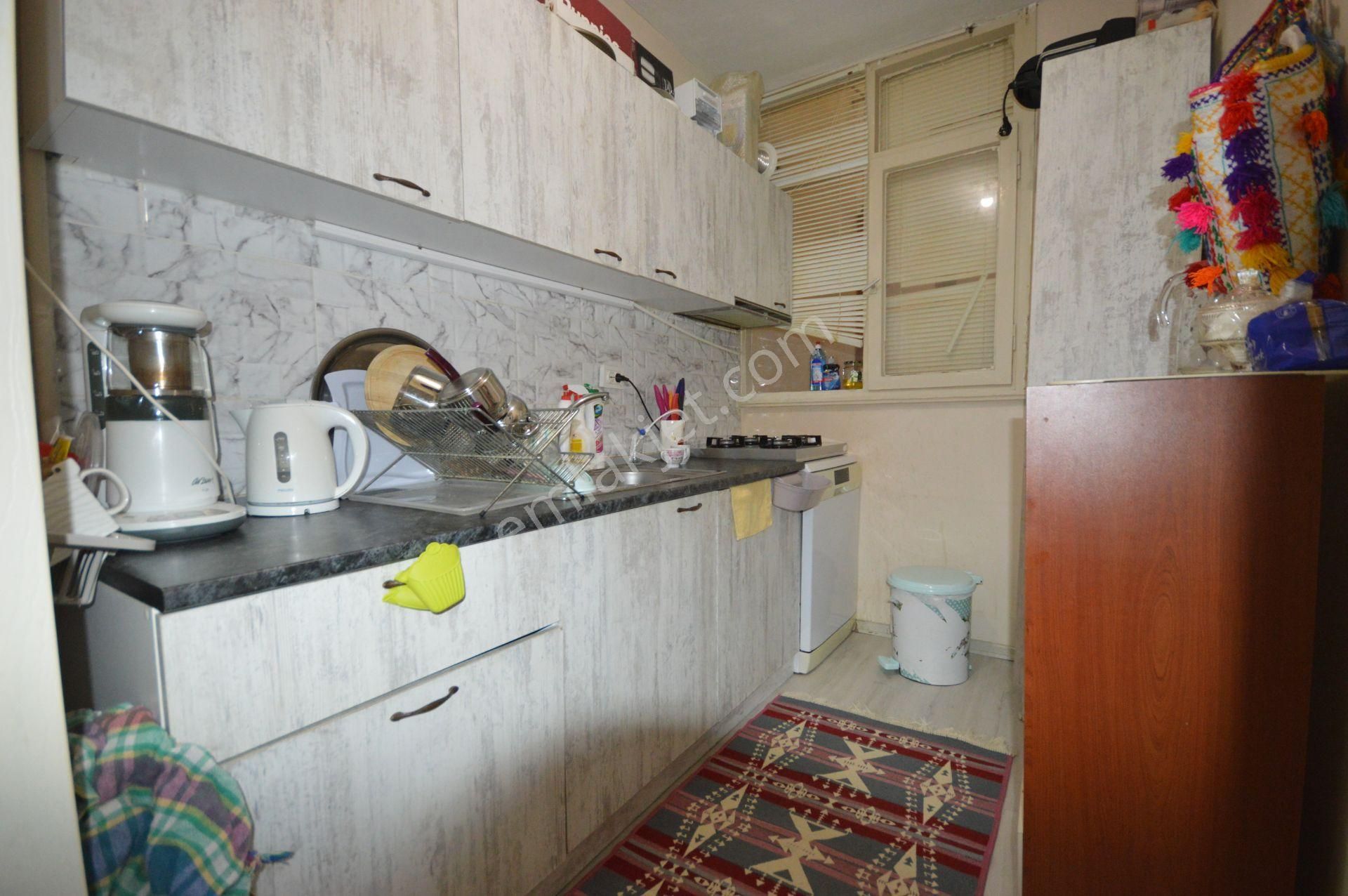 Küçükyalı Mektep Cad.civarında Temiz 3+1