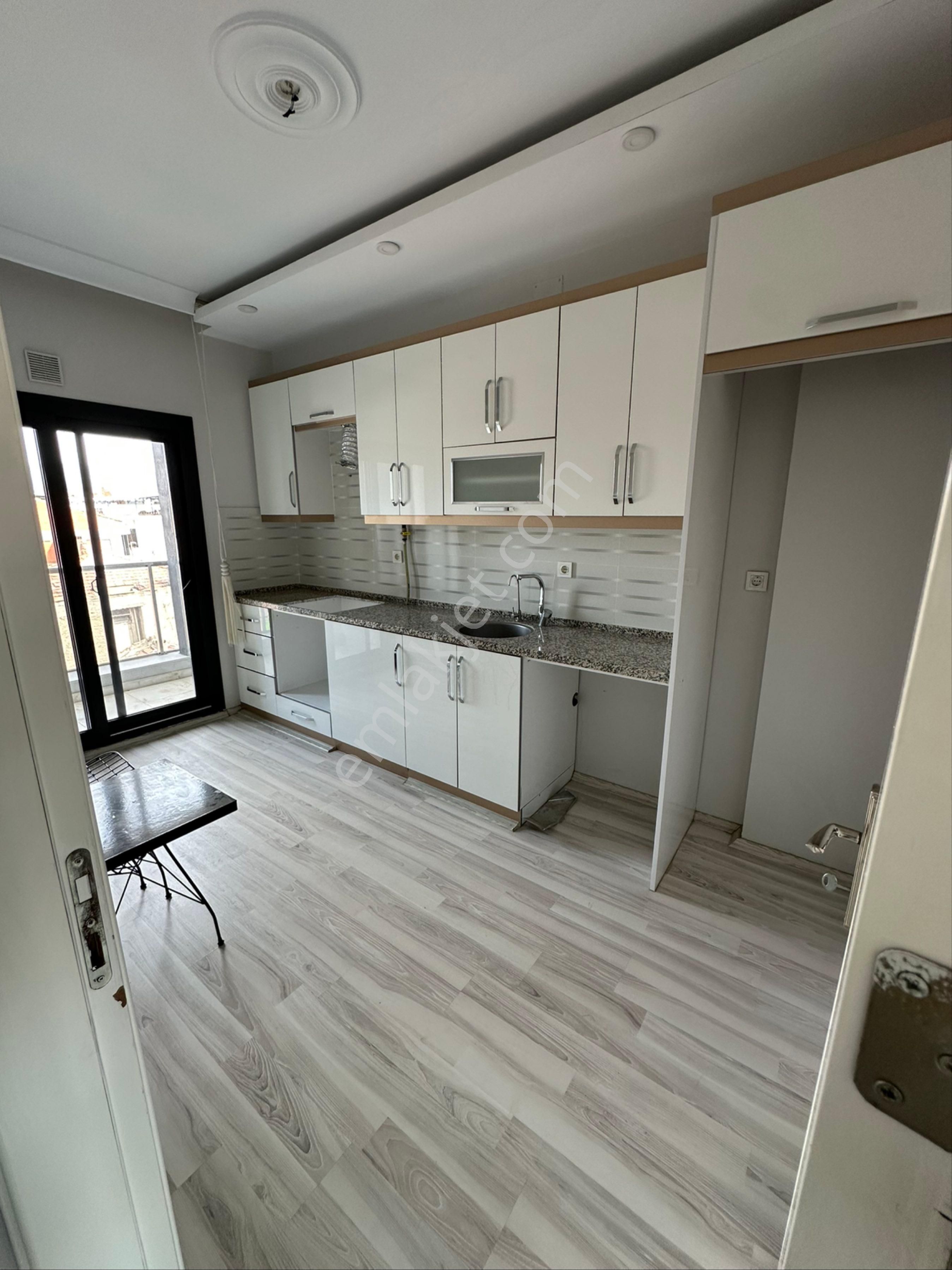 İstiklal Mahallesi Niyazi Üzmez Okulu Yakını 3+1 115 M2 Dairemiz Satılıktır.