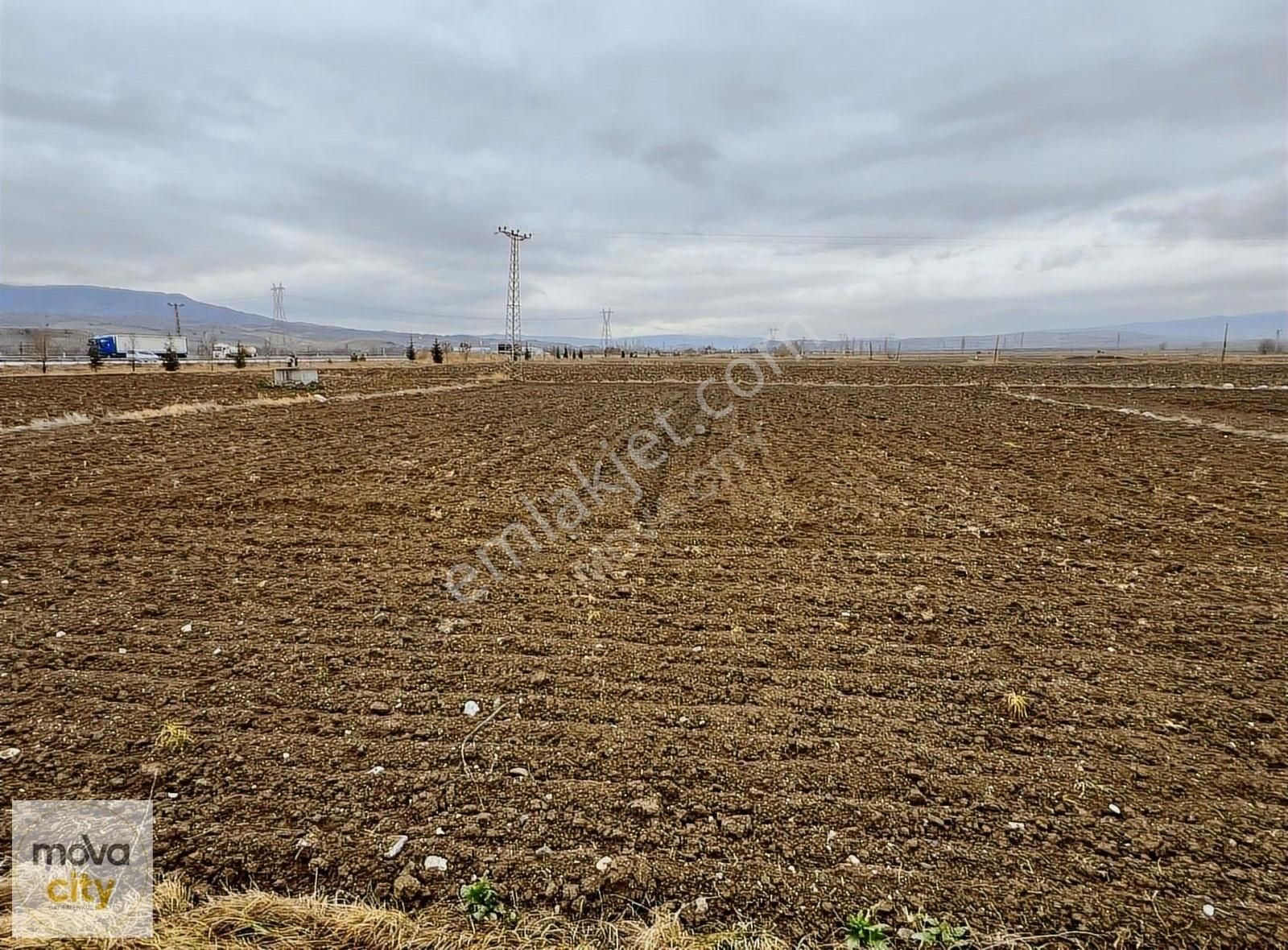 Ankara Yolu Kenarında Satılık 1768 M2 Tarla