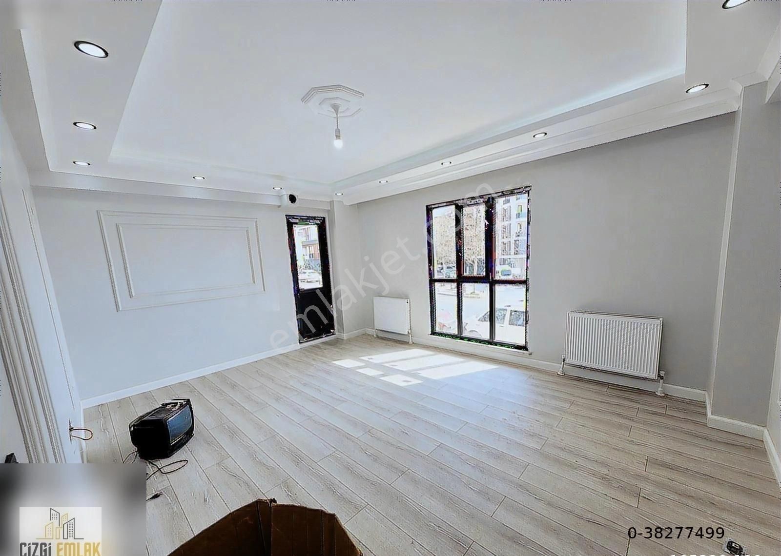 Köşklü Çeşme'de Lüks Sıfır Asansörlü 3+1 Dublex Daire