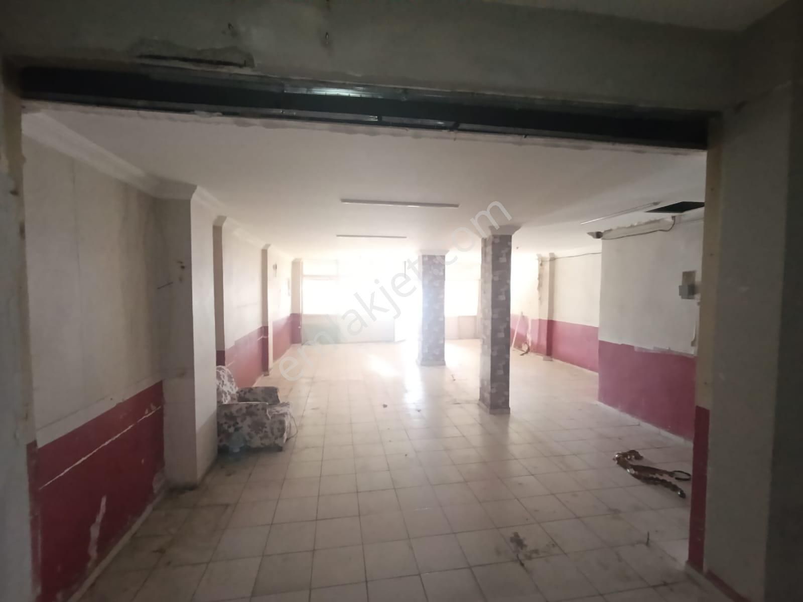 Kavacığa Yakın 250 M Müstakil Depo Dükkan İşyeri