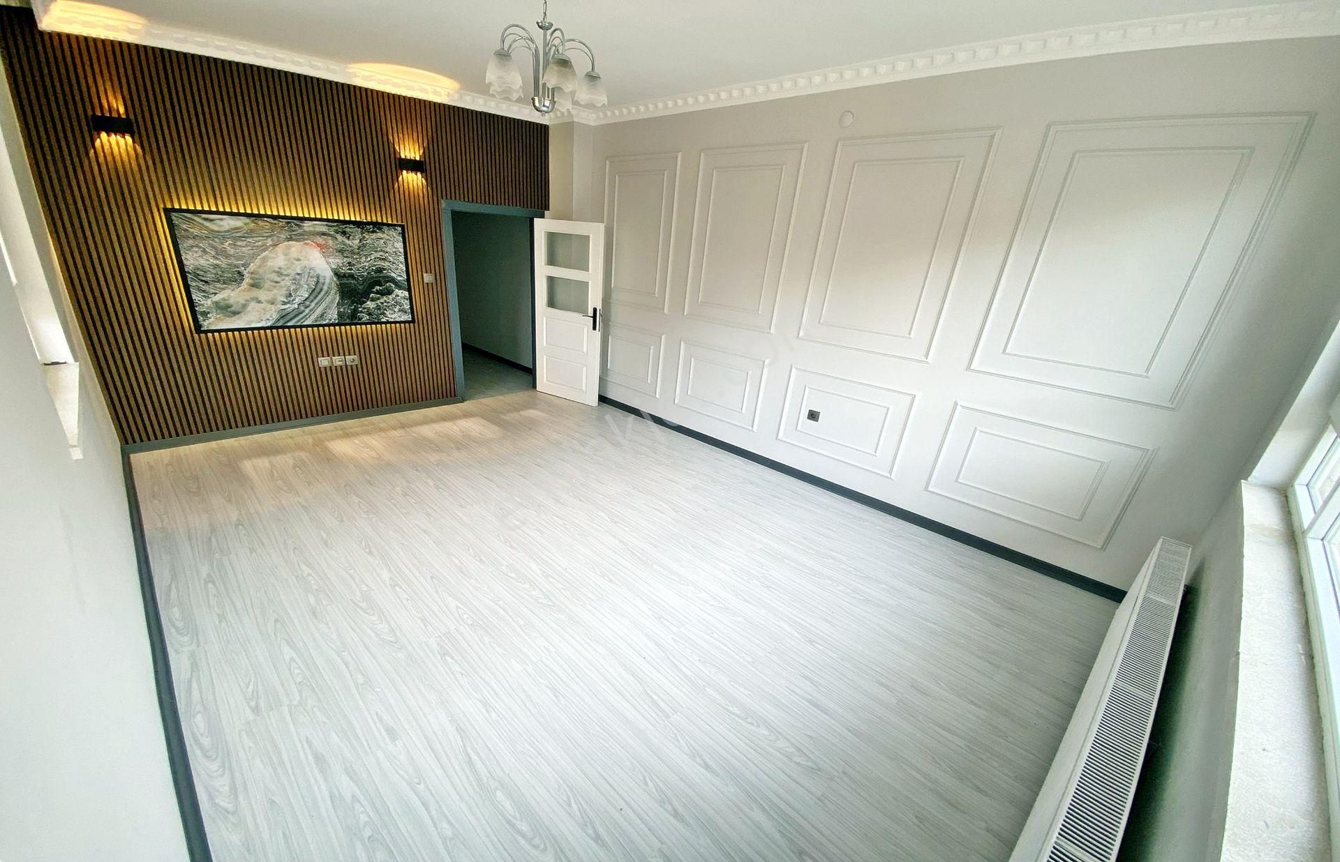 Evim Ankara'dan Atapark'ta Cadde Üzeri Yeni Binada Full Yapılı Kat Konumunda 3+ Fırsat Daire!!
