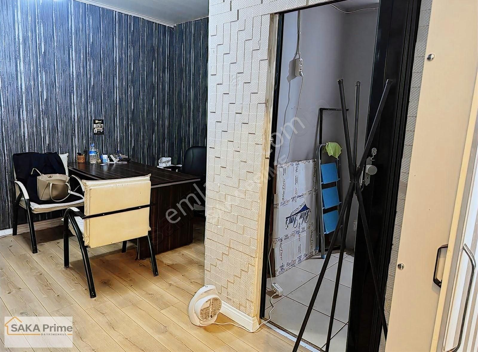 Aliağa İstiklal Caddesi Köşesinde Devren Kiralık Dükkan ;